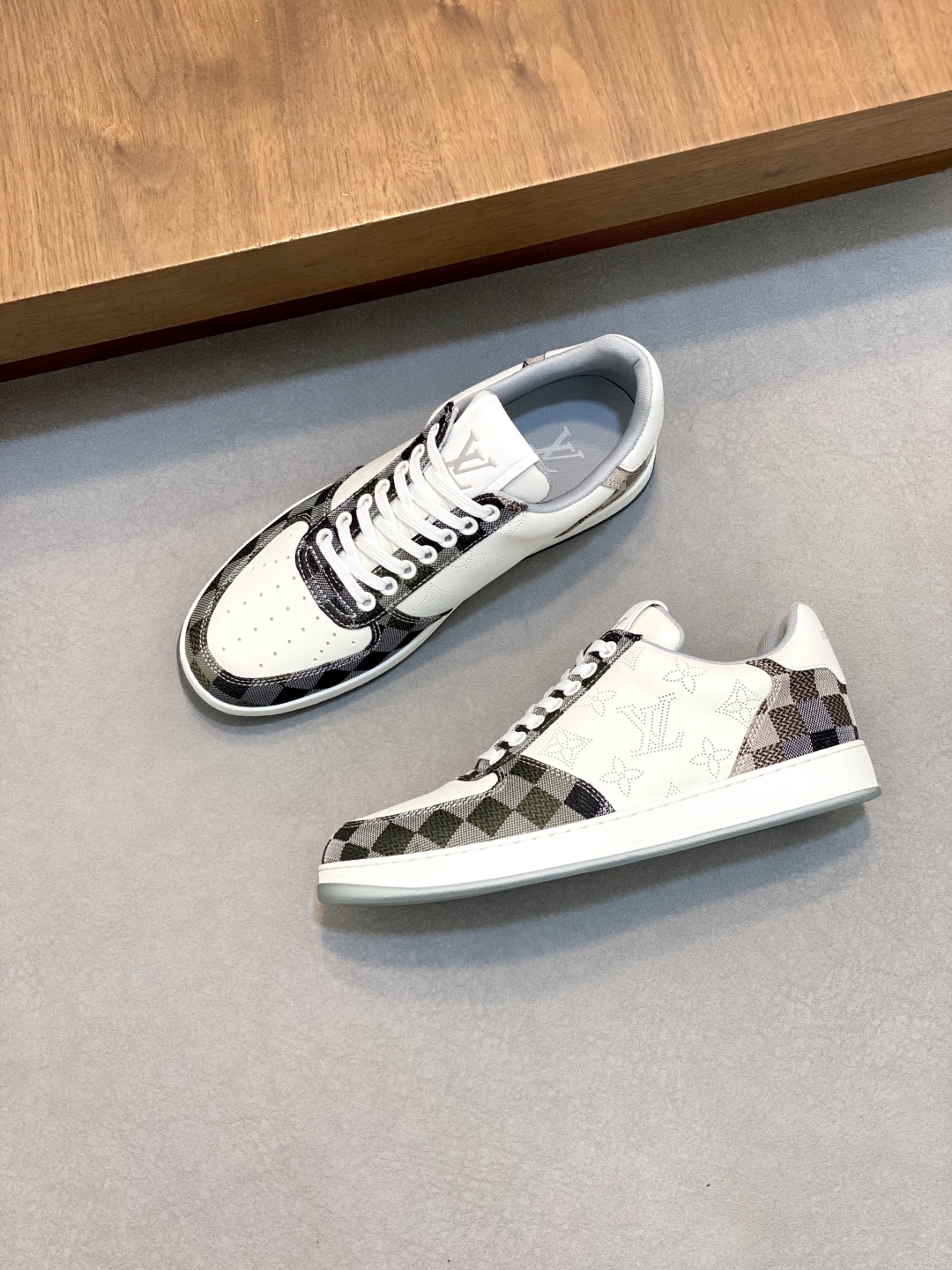 Louis Vuitton Nappa Leather Sneakers With Damier Pattern - Size 38-44 6 cmp i1745684941338 6411 0 4