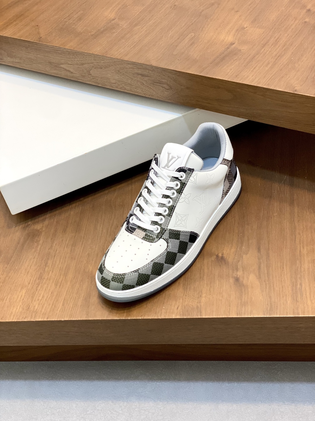 Louis Vuitton Nappa Leather Sneakers With Damier Pattern - Size 38-44 7 cmp i1745684941348 6283 0 5