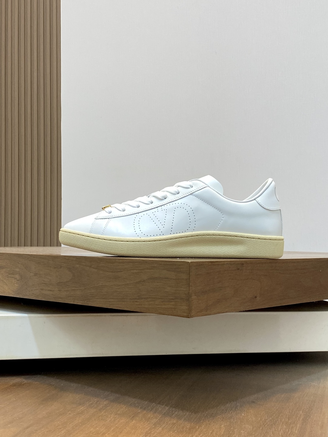 Valentino Garavani White Leather Sneakers with Gold-Tone Logo, Size 39-44 3 cmp i1746289578194 7195 0 1