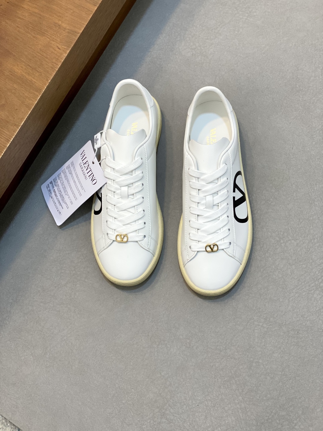 Valentino Garavani Leather Sneakers Casual Shoes, White, Size 39-44 1 Valentino Garavani Leather Sneakers Casual Shoes, White, Size 39-44
