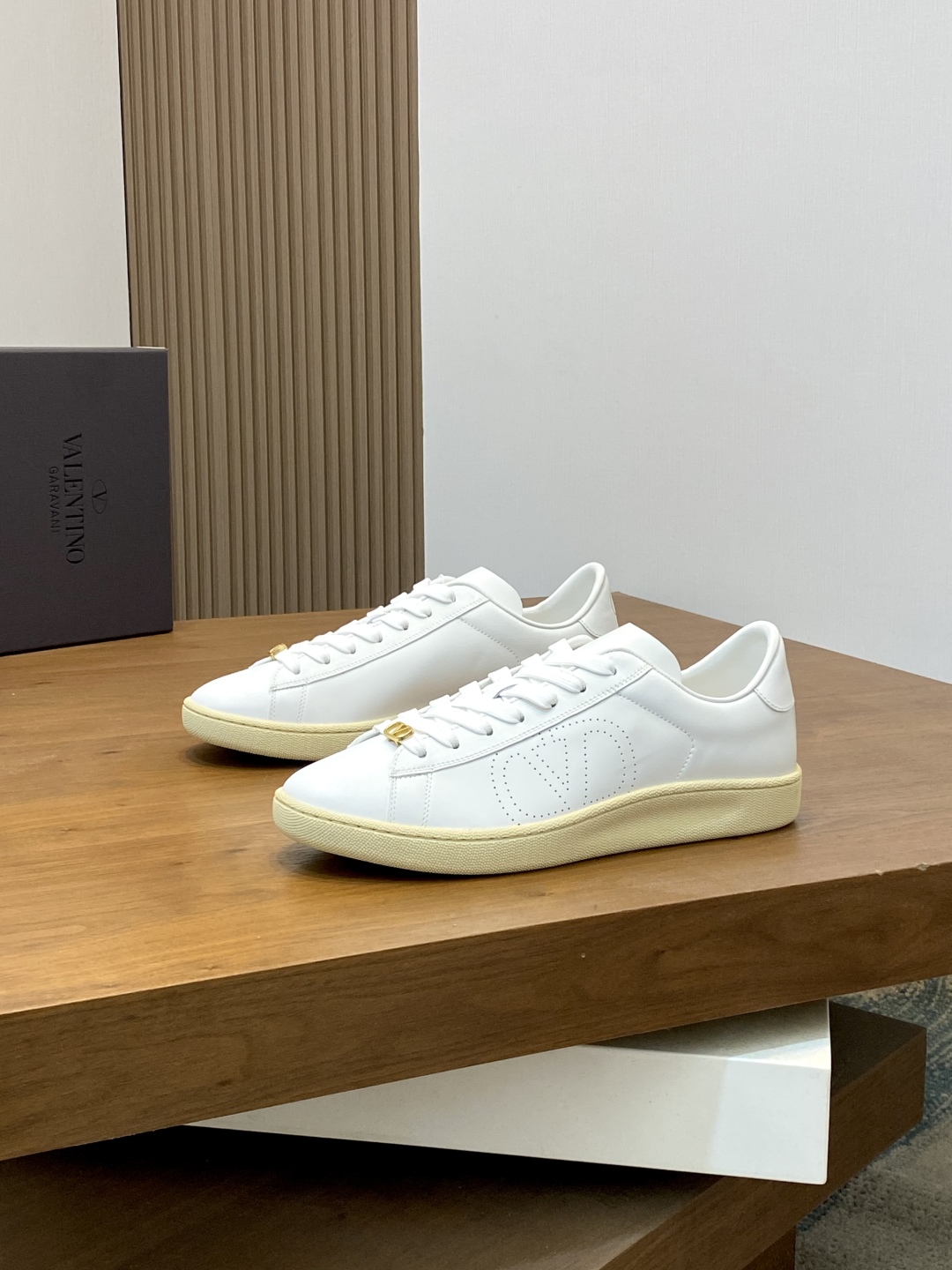 Valentino Garavani White Leather Sneakers with Gold-Tone Logo, Size 39-44 4 cmp i1746289635250 3434 0 2