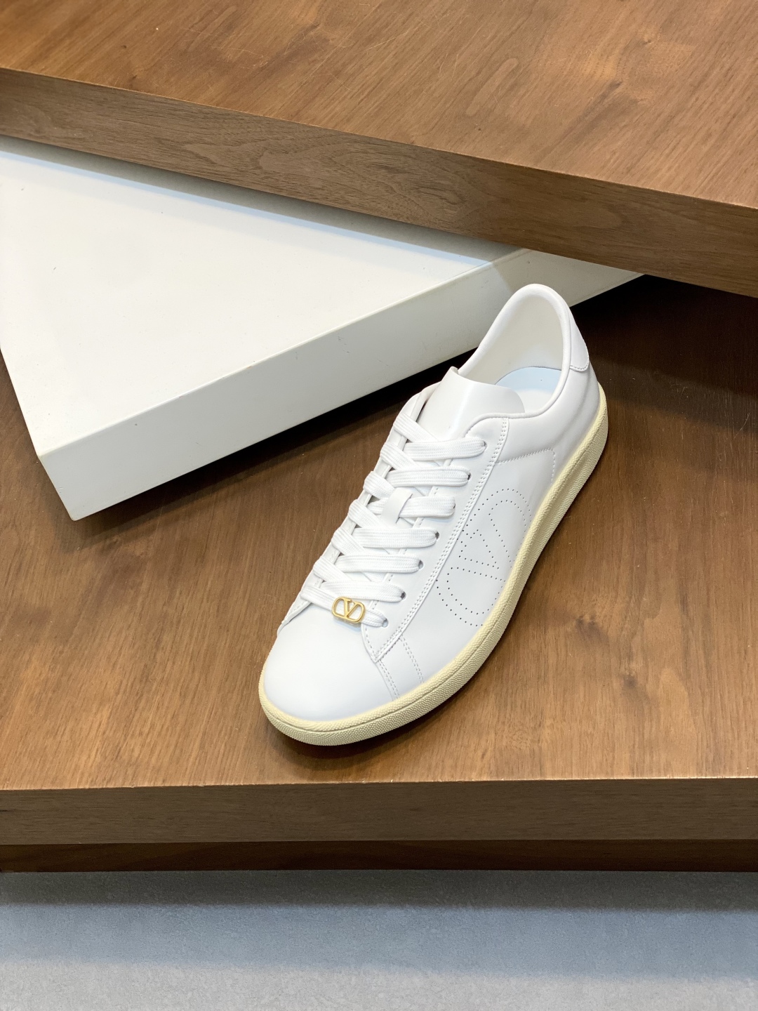 Valentino Garavani White Leather Sneakers with Gold-Tone Logo, Size 39-44 7 cmp i1746289635275 6993 0 5