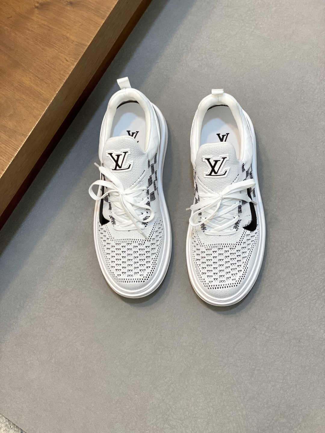 NO:223056,Brand LOUIS VUITTON original color matching code number 39-44 customized 38.45 price Material new Louis Vuitton casual shoes!  Original single-quality Labon craft upper adopts original flying woven breathable mesh cloth inner style. Simple and atmospheric original LV ultra-light sole, Louis Vuitton, louis vuitton, louis vuitton, louis vuitton, louis vuitton19860909品牌LOUIS VUITTON 颜色原版配色 码数39-44定做38.45 价格 材质路易威登新款 休闲鞋！原单品质拉邦工艺鞋面采用原版飞织透气网布内里版型时尚 简单大气原版LV超轻大底,路易威登,louis vuitton,louis vuitton,louis vuitton,Men's shoes