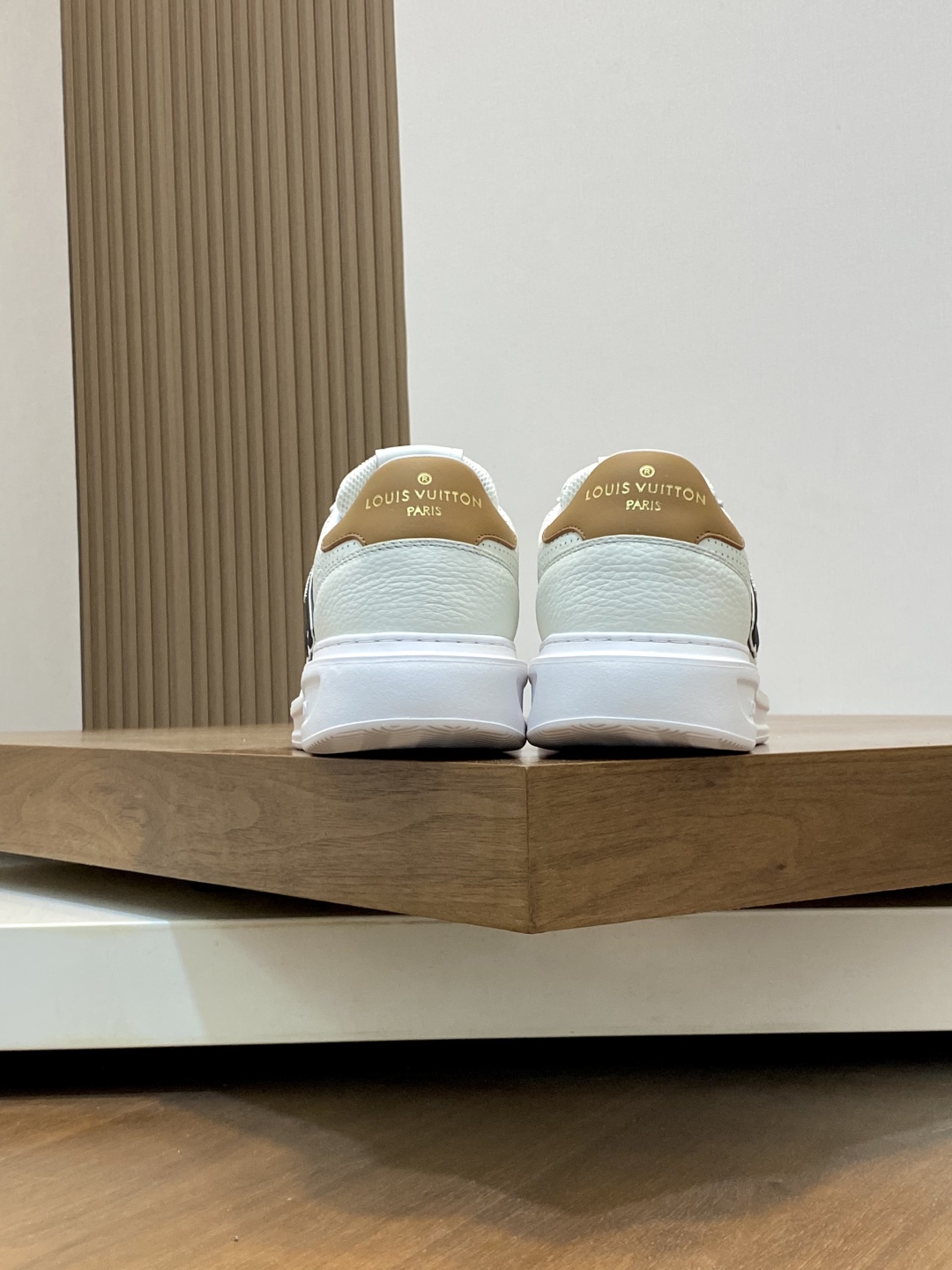 Louis Vuitton Men's White Leather Sneakers Casual Shoes Size 39-44 9 cmp i1746548176733 5624 0 7