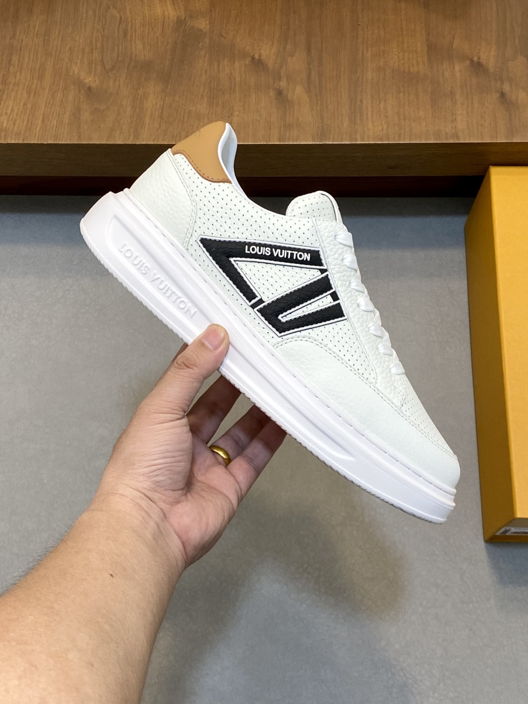 Louis Vuitton Men's White Leather Sneakers Casual Shoes Size 39-44 5 cmp i1746548176734 3047 0 3