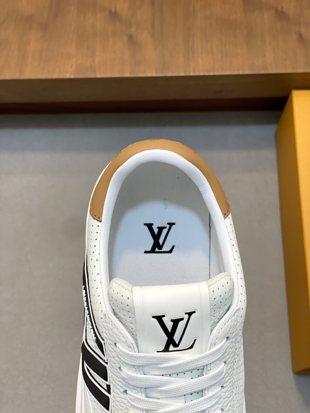 Louis Vuitton Men's White Leather Sneakers Casual Shoes Size 39-44 8 cmp i1746548176738 8407 0 6