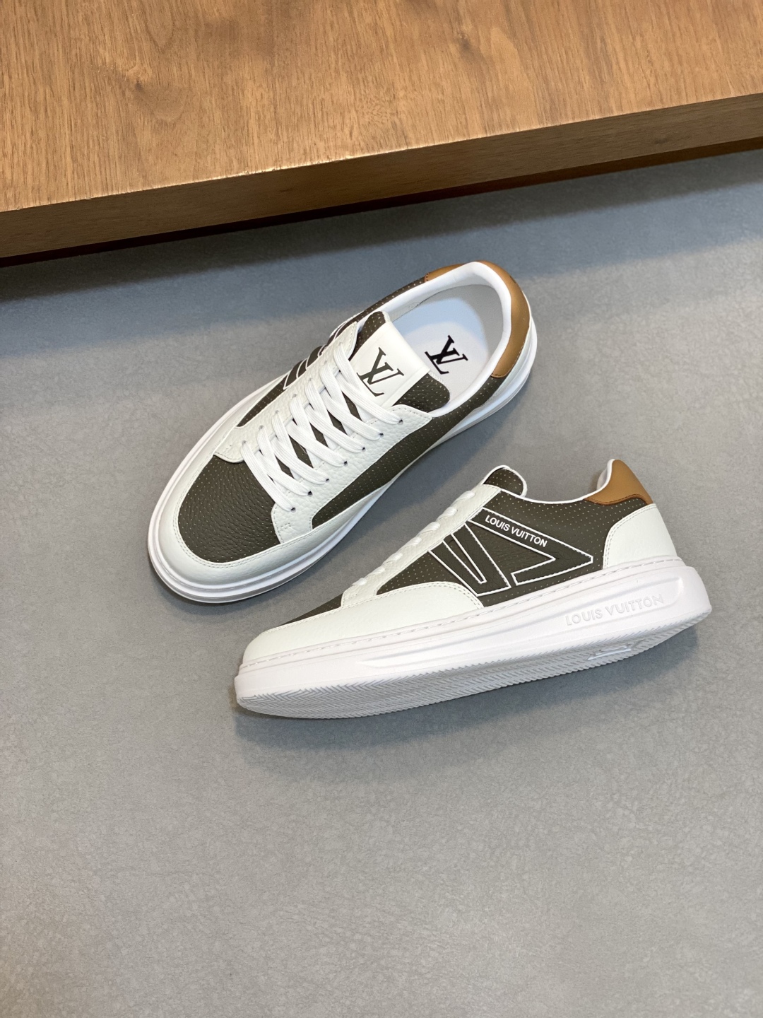 Louis Vuitton Men's Leather Sneaker Trendy Casual Shoes Size 39-44 6 cmp i1746548198238 975 0 4