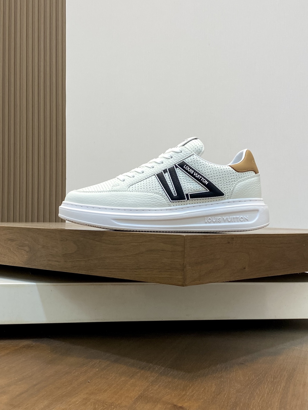 Louis Vuitton Men's White Leather Sneakers Casual Shoes Size 39-44 3 cmp i1746551395819 3673 0 1