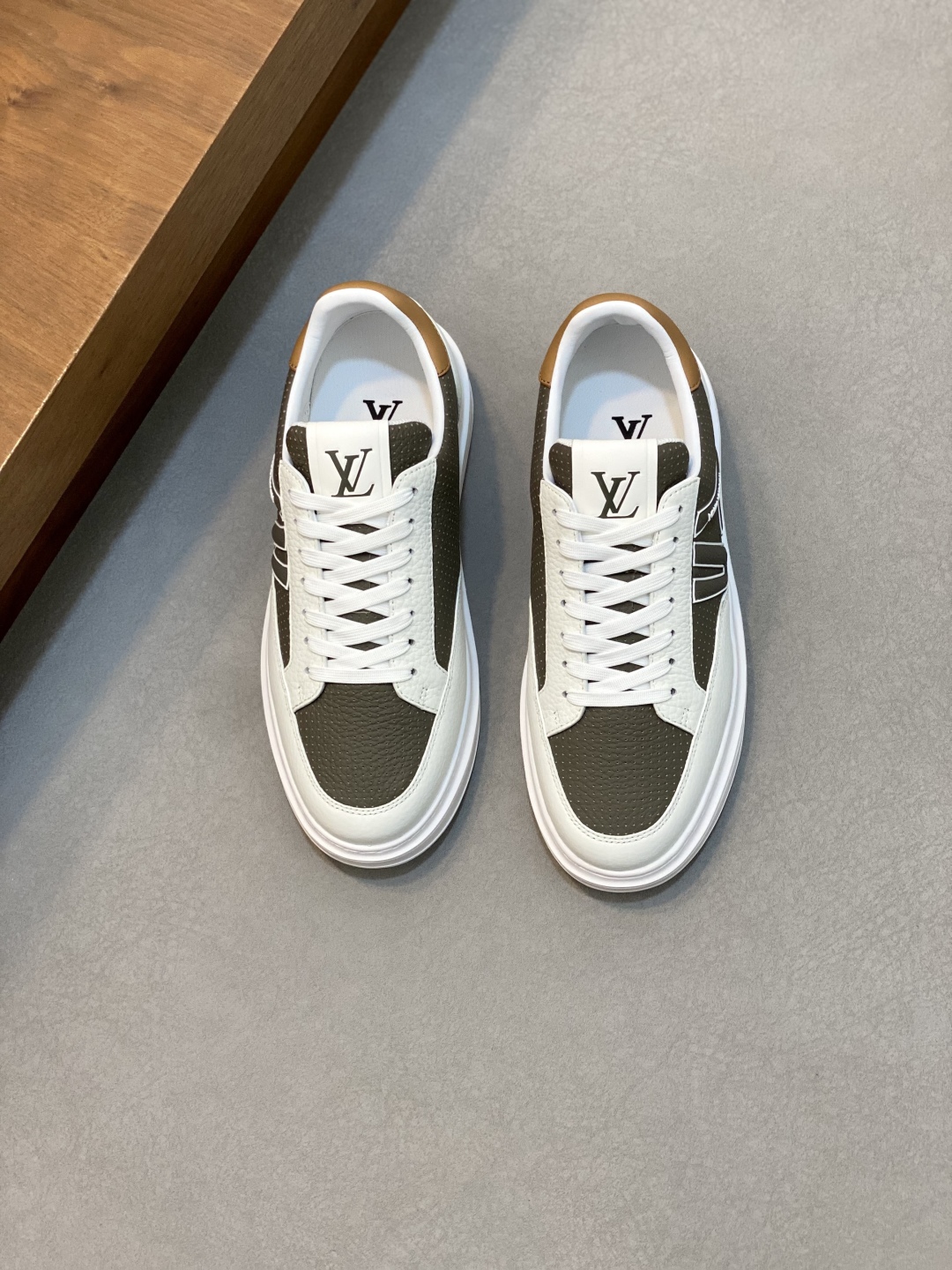 Louis Vuitton Men's Leather Sneaker Trendy Casual Shoes Size 39-44 2 cmp i1746551418867 2800 0 0