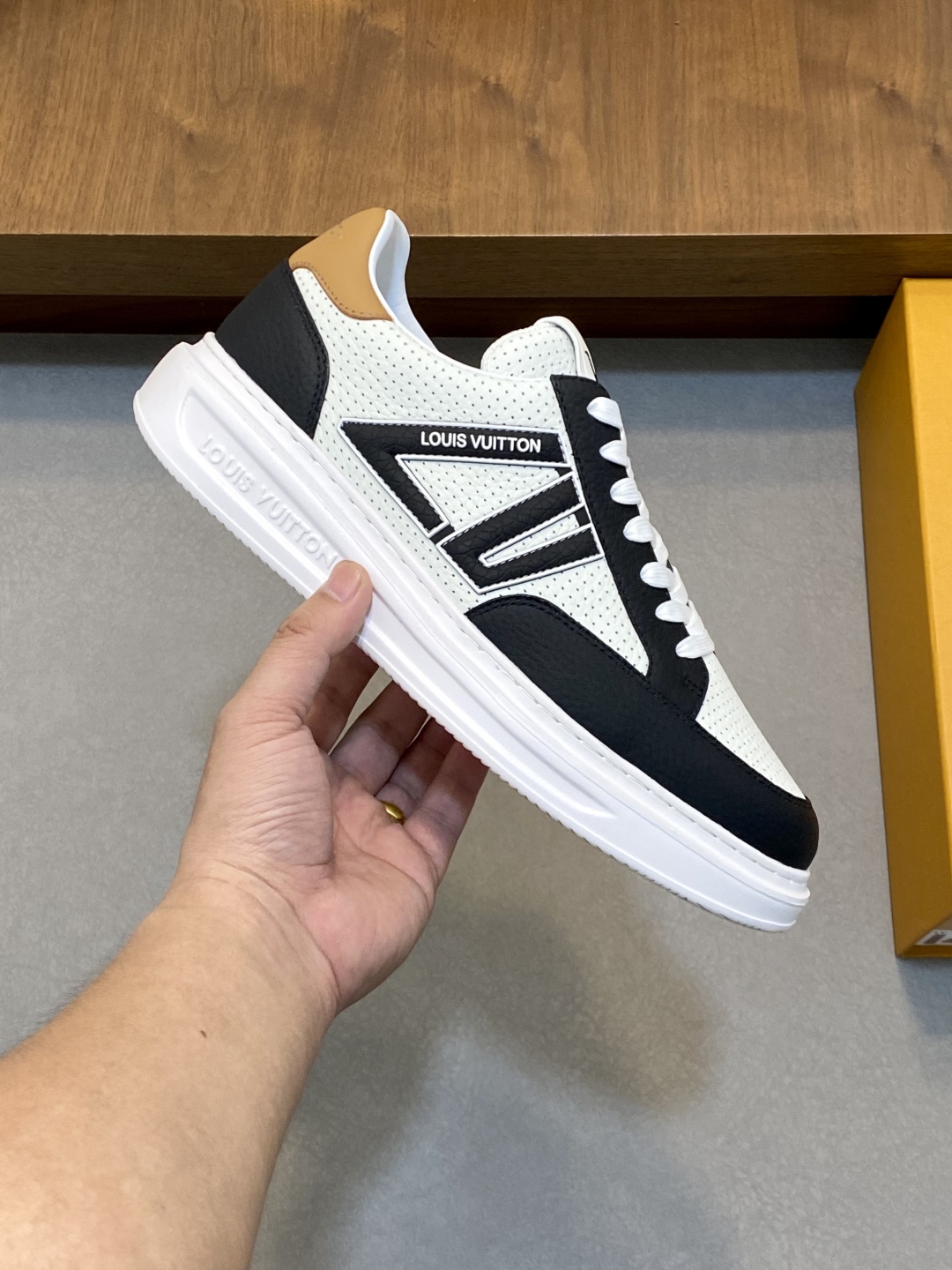 Louis Vuitton Men's White Leather Low-Top Sneakers, Sizes 39-44 5 cmp i1746551431531 5516 0 3