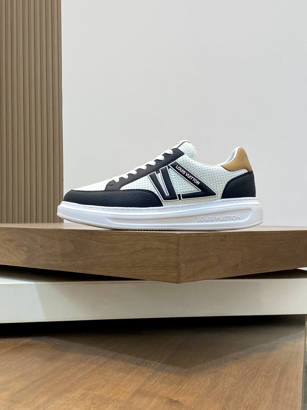 Louis Vuitton Men's White Leather Low-Top Sneakers, Sizes 39-44 3 cmp i1746551431546 2759 0 1
