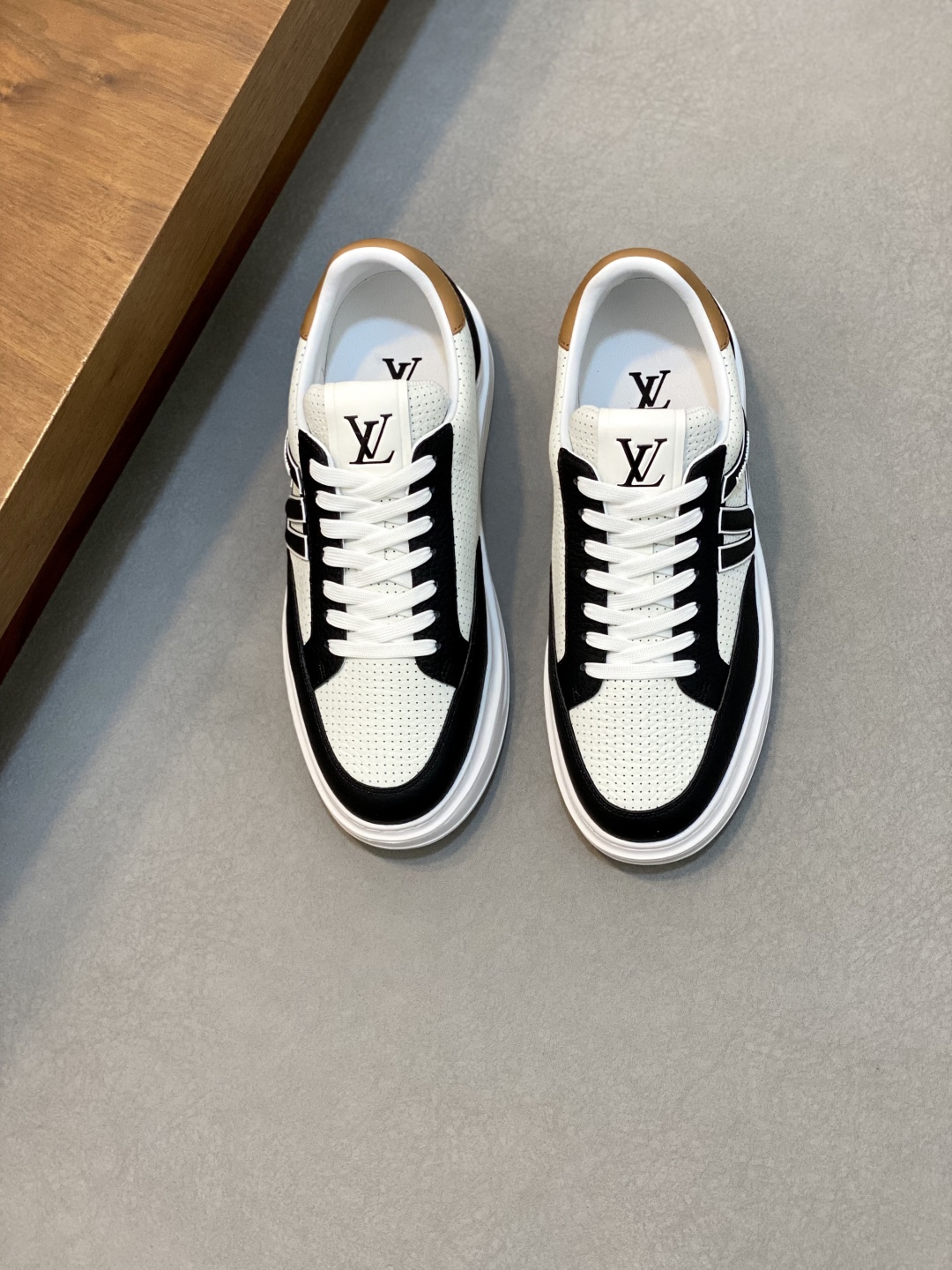 Louis Vuitton Men's White Leather Low-Top Sneakers, Sizes 39-44 1 Louis Vuitton Men's White Leather Low-Top Sneakers, Sizes 39-44