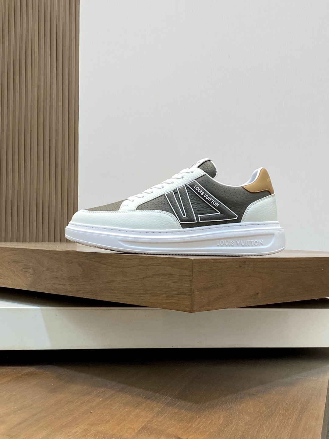 Louis Vuitton Men's Leather Sneaker Trendy Casual Shoes Size 39-44 3 cmp i1746551462797 4544 0 1