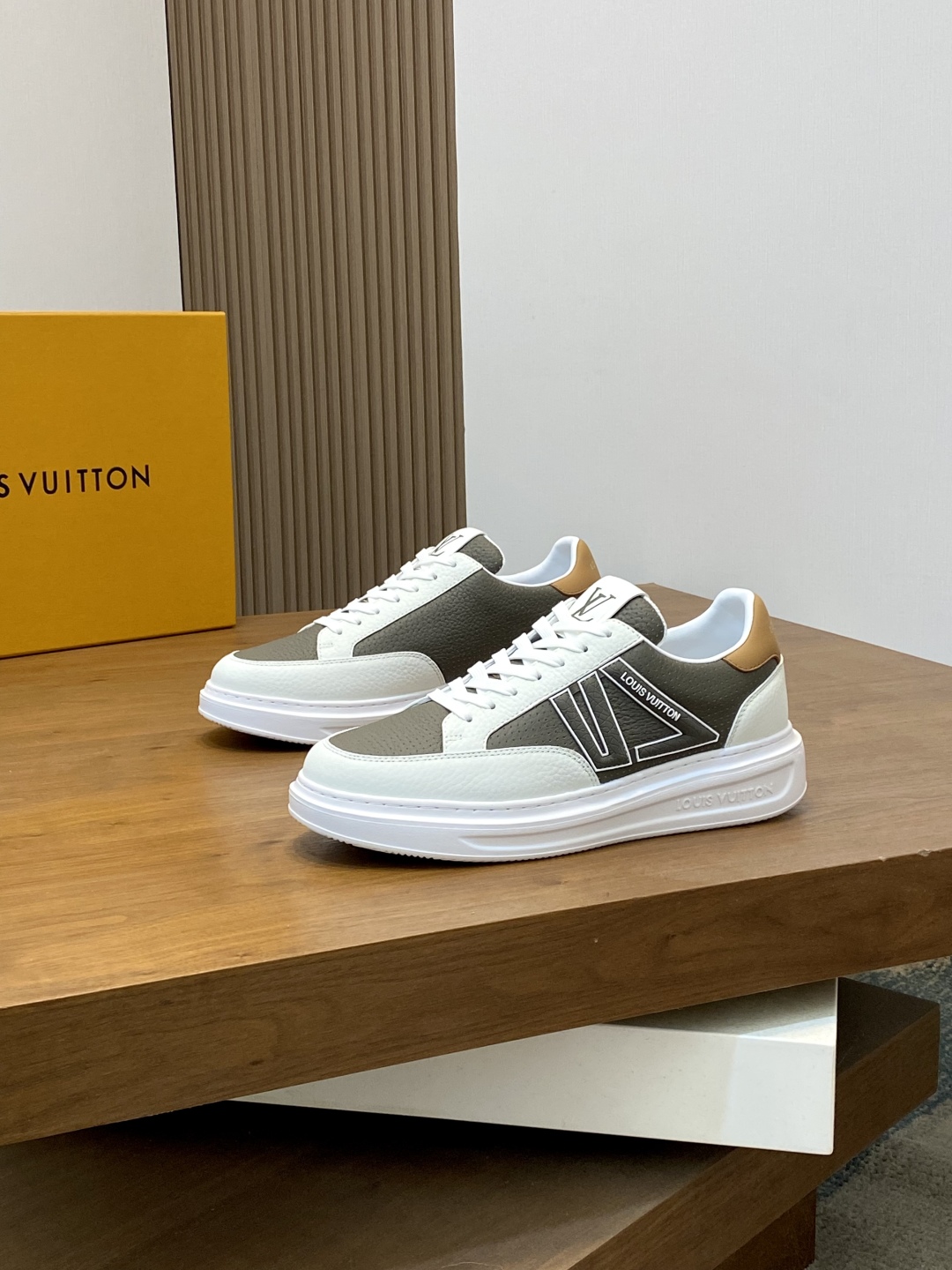 Louis Vuitton Men's Leather Sneaker Trendy Casual Shoes Size 39-44 4 cmp i1746551462822 2924 0 2