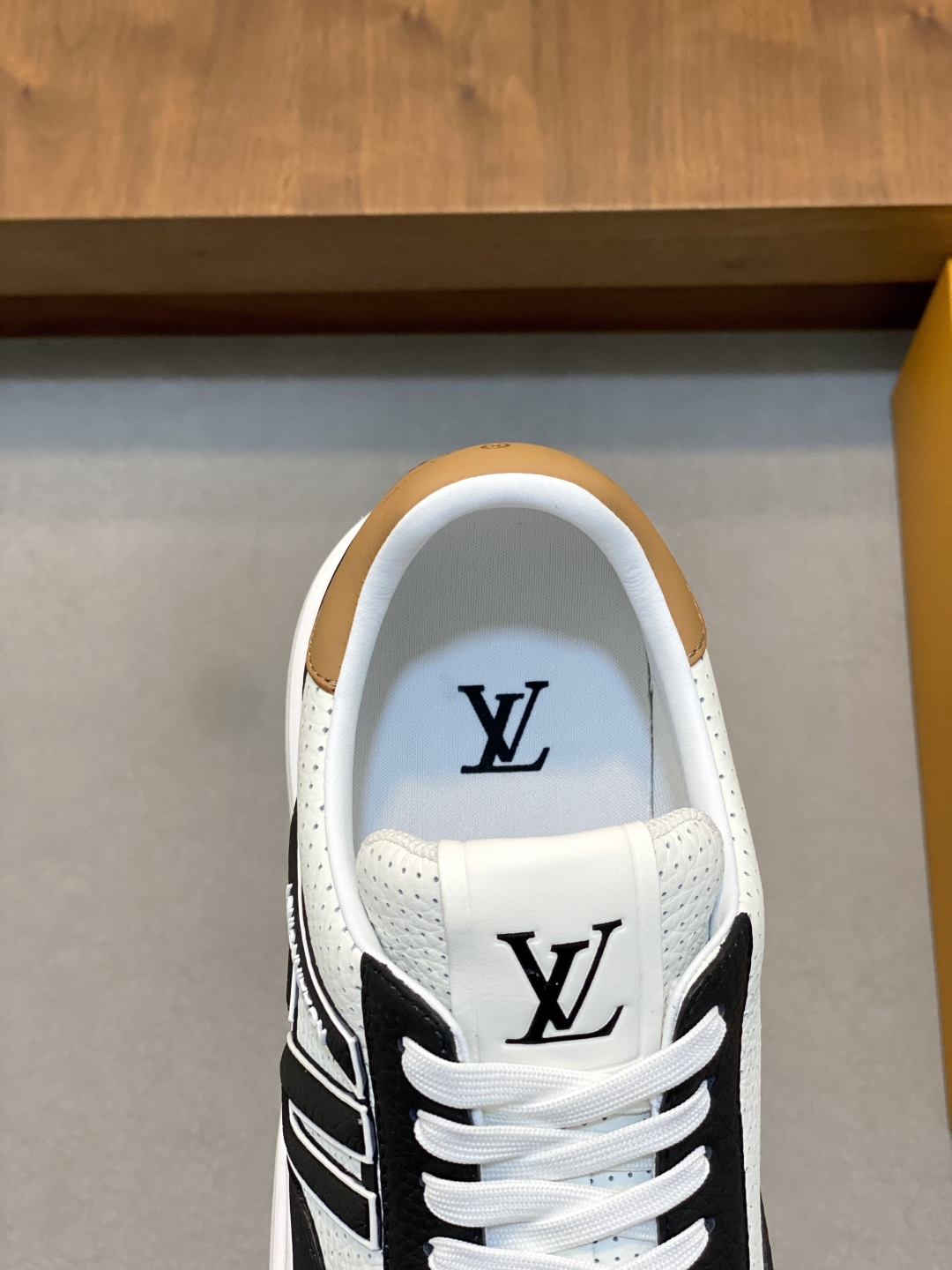 Louis Vuitton Men's White Leather Low-Top Sneakers, Sizes 39-44 8 cmp i1746551487295 457 0 6