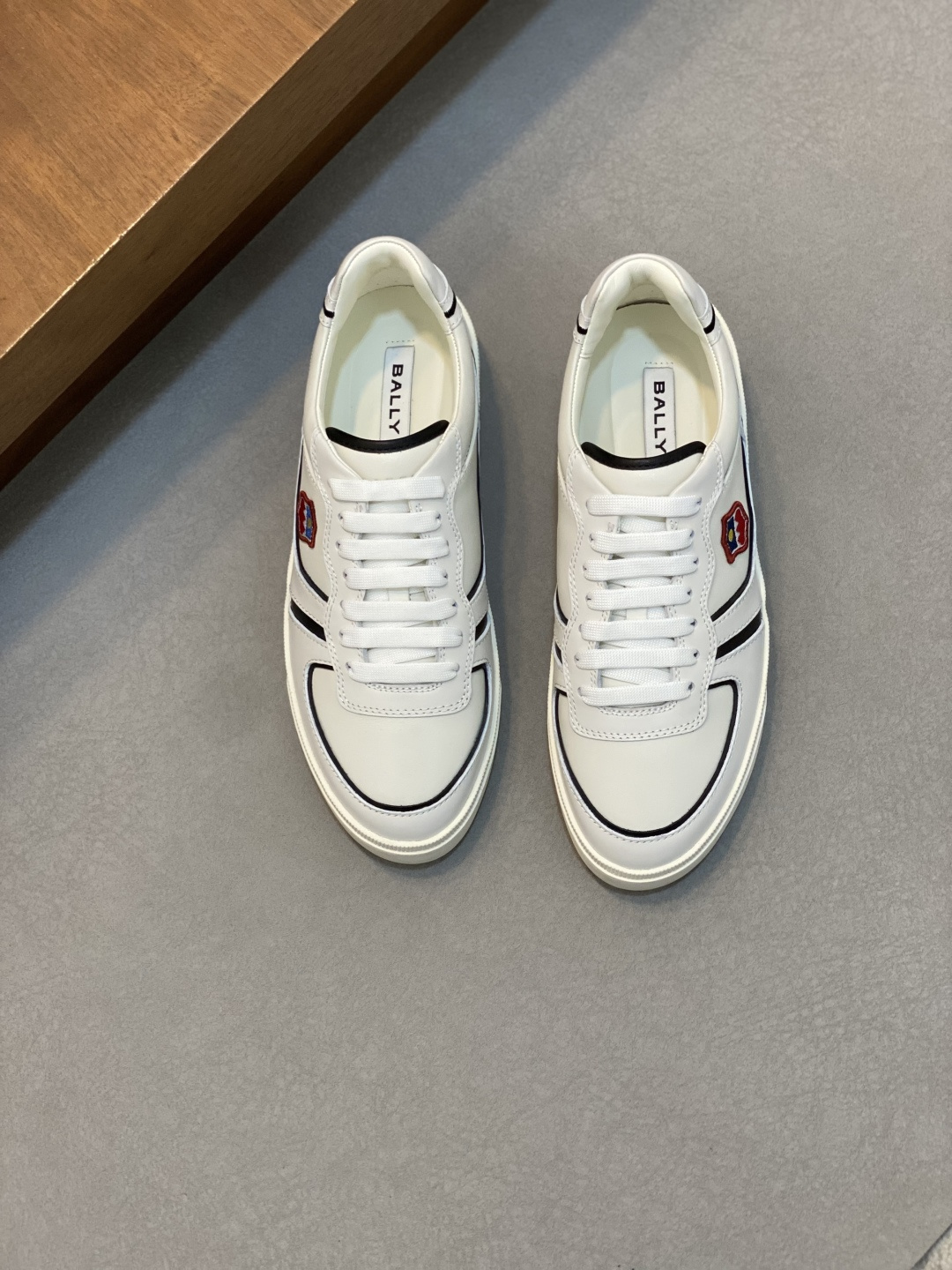 NO:223090,Brand B A L L Y original color matching code number 39-44 standard code Price Material Bally new men's classic casual shoes simple atmospheric super high-quality style choose top layer cowhide with luxurious cowhide inner smooth lines light and comfortable original wear-resistant rubber outsole, Bally casual shoes, ballly, cowhide19860909品牌B A L L Y 颜色原版配色 码数39-44标准码 价格 材质巴利新款男士 经典休闲鞋简约大气超高逼格选用头层牛皮搭配搭配奢华牛皮内里流畅线条轻便舒适原版耐磨橡胶大底,巴利 休闲鞋,bally,cowhide,Men's shoes