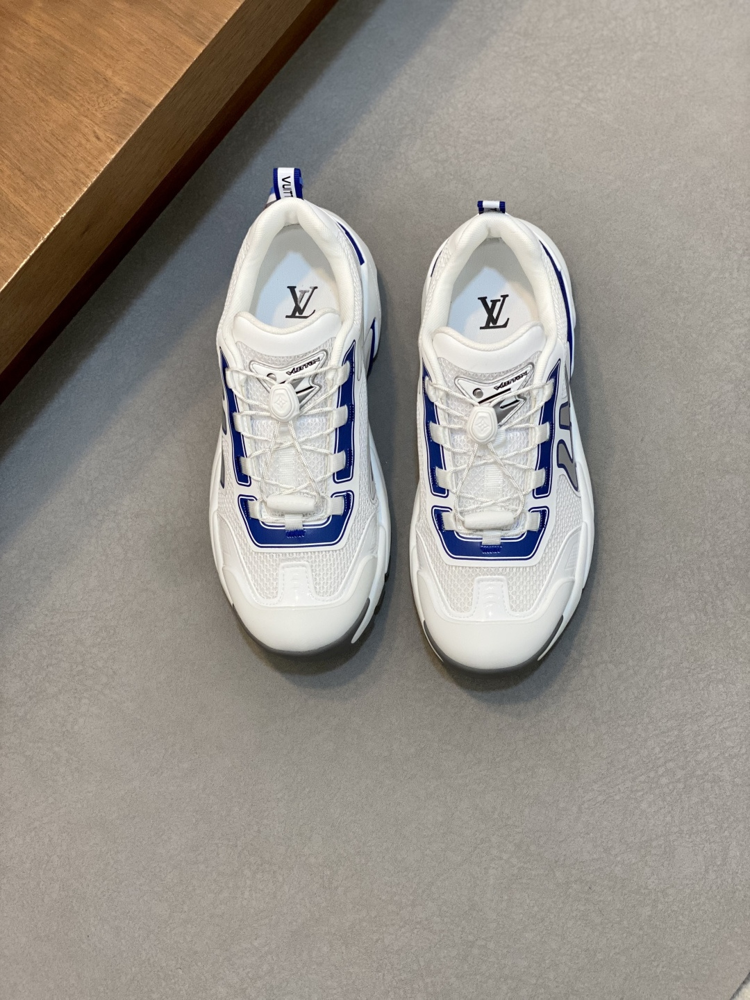 NO:339351,Brand LOUIS VUITTON original color matching code number 39-44 customized 38.45.46 price Material new Louis Vuitton men's casual shoes!  High-quality Labon craft upper is made of cowhide with original material LV Comfortable breathable mesh cloth Neli mesh cloth footbed style Simple and atmospheric LV original outsole, Louis Vuitton, louis vuitton, louis vuitton, louis vuitton, louis vuitton, cowhide19860909品牌LOUIS VUITTON 颜色原版配色 码数39-44定做38.45.46 价格 材质路易威登新款 男士 休闲鞋！高品质拉邦工艺鞋面采用牛皮搭配原版材质LV 舒适透气网布内里网布垫脚版型时尚 简单大气LV原版大底,路易威登,louis vuitton,louis vuitton,louis vuitton,cowhide,Men's shoes