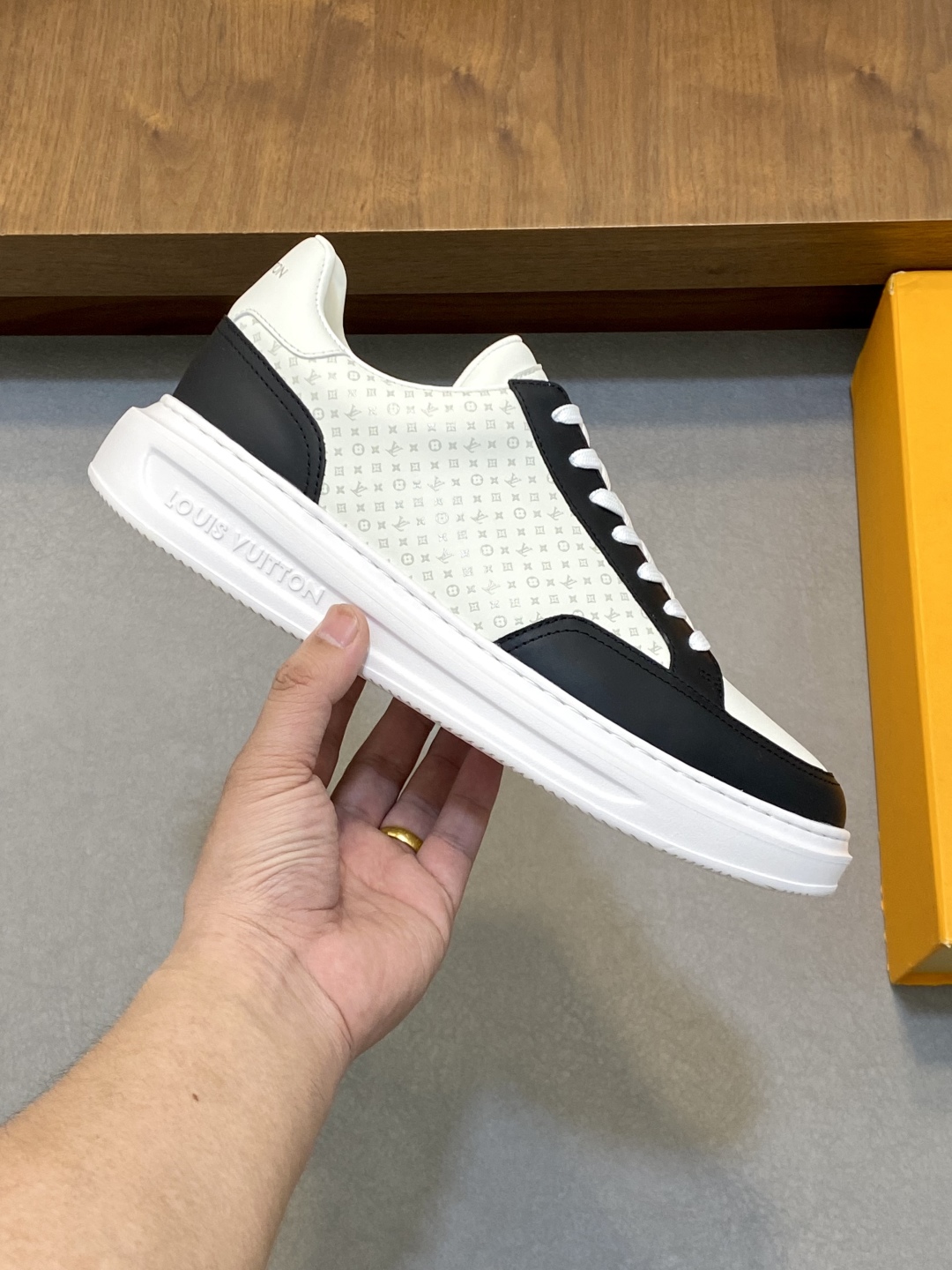 Louis Vuitton Men's Casual Sneakers - Lightweight TPU Sole, Monogram Accent 5 cmp i1746896636410 2839 0 3