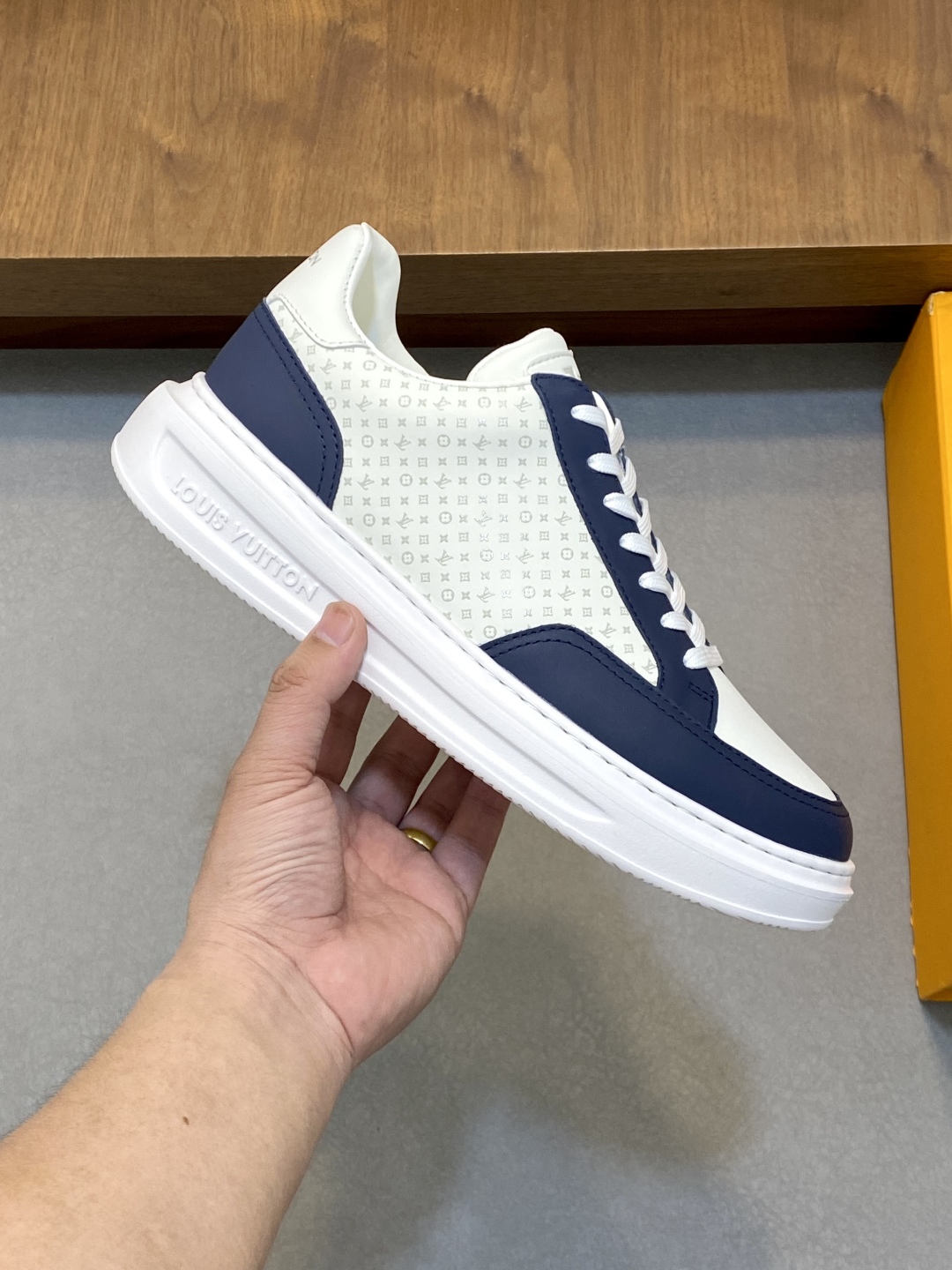 Louis Vuitton Men's White Leather Monogram Casual Sneakers, Size 38-44 5 cmp i1746896659591 6931 0 3