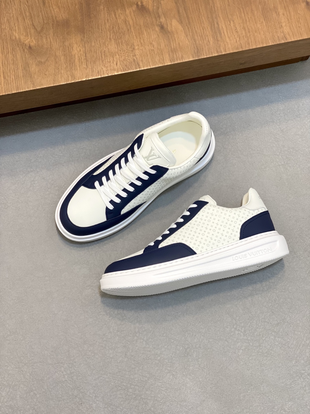 Louis Vuitton Men's White Leather Monogram Casual Sneakers, Size 38-44 6 cmp i1746896659600 1799 0 4