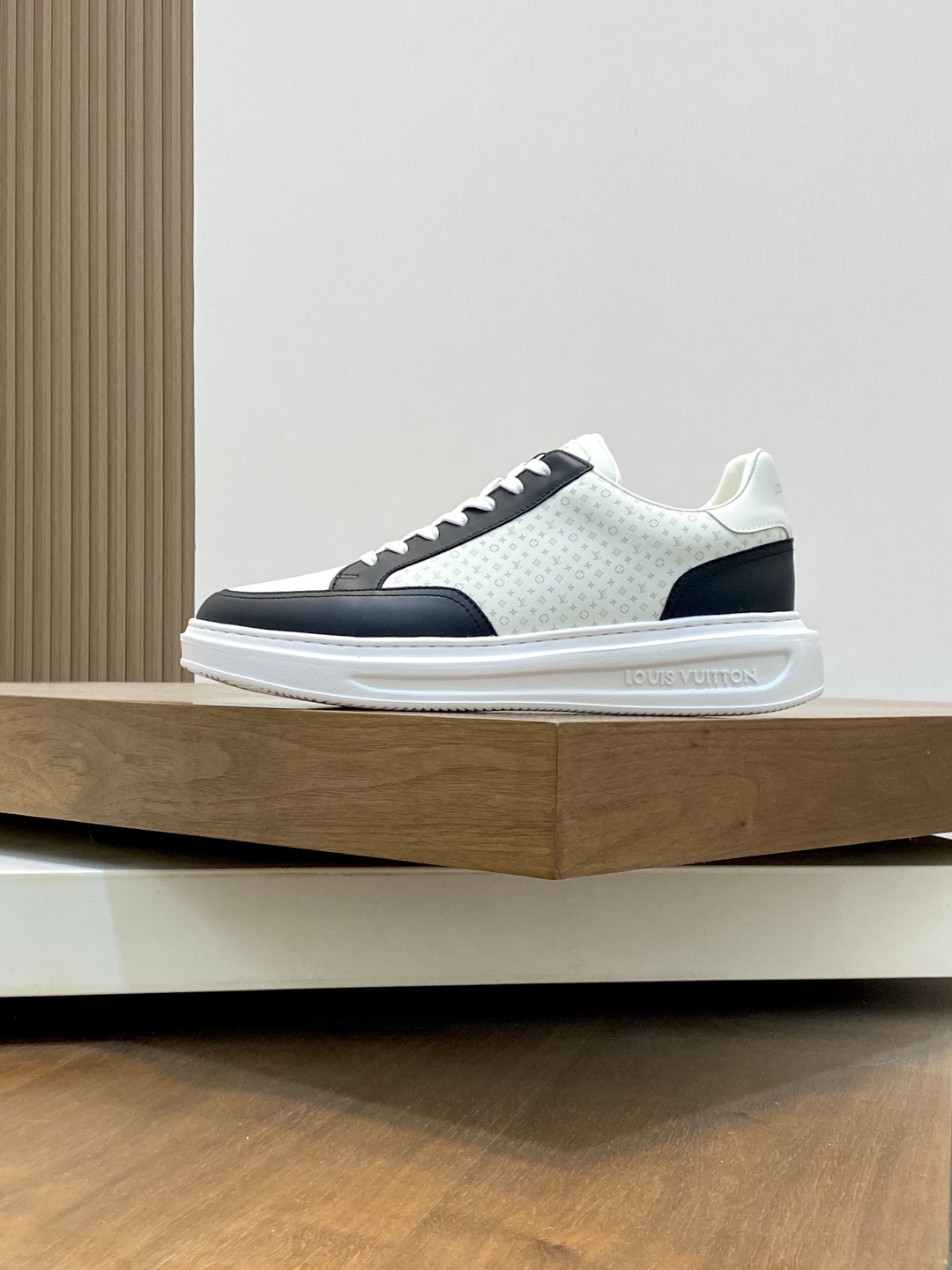Louis Vuitton Men's Casual Sneakers - Lightweight TPU Sole, Monogram Accent 3 cmp i1746896670753 6912 0 1