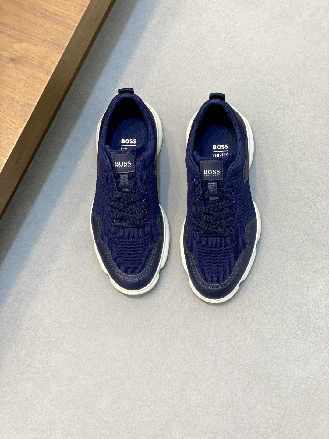 NO:344861,BOSS LOGO printed knitted sneakers This sneaker is made of textured canvas leather spliced ​​cashmere knitted fabric, the upper is embedded with calfskin trim in the same color, and is built with a light EVA special-shaped thick sole, cotton laces with metal enamel eyes, 