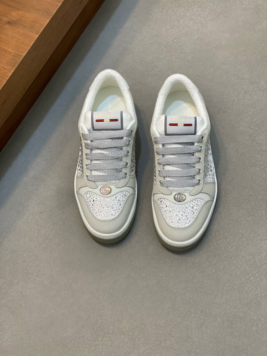 NO:223329,G Top Purchase Gu The counter of the street-fried street-fried men's trendy shoes is available at the same time. Original configuration is available in Italy imported cowhide fabric, Italian rhinestones with high-quality splicing complex craftsmanship, soft and comfortable towel cloth inner sole original special original sole is super comfortable, original order goods, high quality, can enter and exit the counter at will, welcome to compare the counter synchronization, size 38-44 (order 45), Guqi casual shoes, cowhide19860909G 顶级代购 古 炸街男神潮鞋专柜同步发售原厂配置,意大利进口进口牛皮搭配布面料,意大利水钻高品质拼接复杂工艺,柔软舒适毛巾布内里鞋底原厂特供原版底超级舒适,原厂跟单货 高品质,可随意进出专柜,欢迎对比专柜同步,码数 38-44（订 45）,古奇 休闲鞋,cowhide,Men's shoes