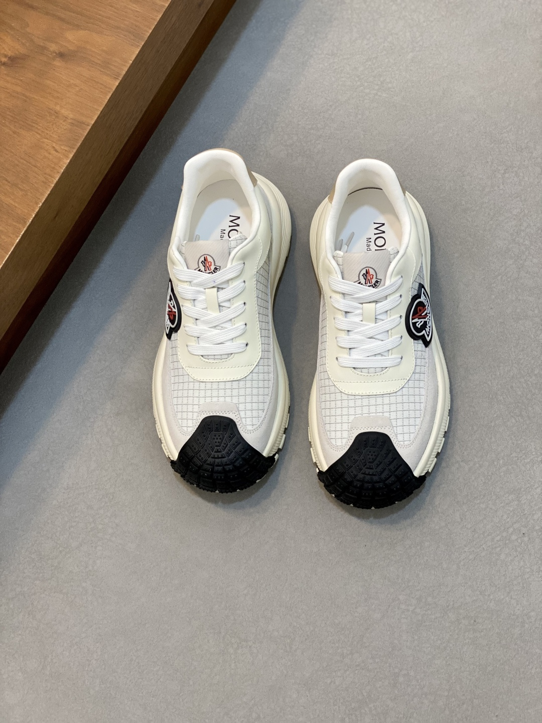 NO:339326,Moncler cover men's shoes and sneakers, imported breathable mesh, neoprene rubber, various materials are spliced ​​together. The upper is designed with shoelaces and rubber inserts, the heel Moncler logo, and the outsole is made of TPU + rubber + high elastic rubber foam combination. It has high elasticity and high wear resistance and improves comfort. It is worth buying whether it is the upper or color design!  Size39-44 (38 45 customized), cover-up casual shoes, Moncler, sneakers19860909Moncler蒙口 男鞋运动鞋,进口透气网面、氯丁橡胶 各种材质拼接打造,鞋面采用鞋带和橡胶嵌件设计,后跟Moncler标志,大底采用TPU+橡胶+高弹橡胶发泡组合成型,具有高弹性高耐磨性,提高舒适性,无论是鞋面还是颜色设计都值得入手！Size39-44（38 45定做）,蒙口 休闲鞋,Moncler,sneakers,Men's shoes