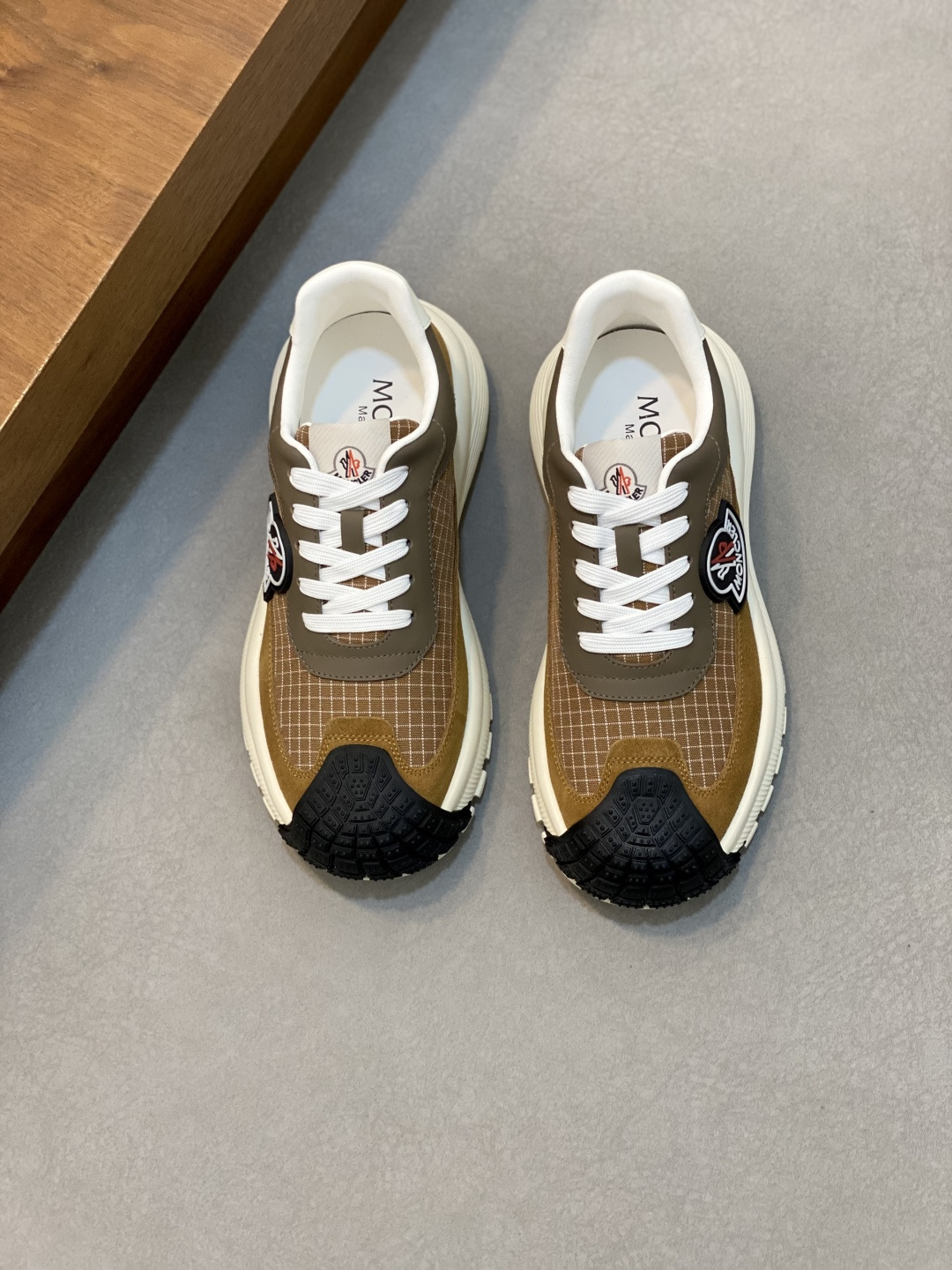 NO:223378,Moncler cover men's shoes and sneakers, imported breathable mesh, neoprene rubber, various materials are spliced ​​together. The upper is designed with shoelaces and rubber inserts, the heel Moncler logo, and the outsole is made of TPU   rubber   high elastic rubber foam combination. It has high elasticity and high wear resistance and improves comfort. It is worth buying whether it is the upper or color design!  Size39-44 (38 45 custom made), cover-up casual shoes, christian louboutin, Moncler, sneakers19860909Moncler蒙口 男鞋运动鞋,进口透气网面、氯丁橡胶 各种材质拼接打造,鞋面采用鞋带和橡胶嵌件设计,后跟Moncler标志,大底采用TPU 橡胶 高弹橡胶发泡组合成型,具有高弹性高耐磨性,提高舒适性,无论是鞋面还是颜色设计都值得入手！Size39-44（38 45定做）,蒙口 休闲鞋,christian louboutin,Moncler,sneakers,Men's shoes