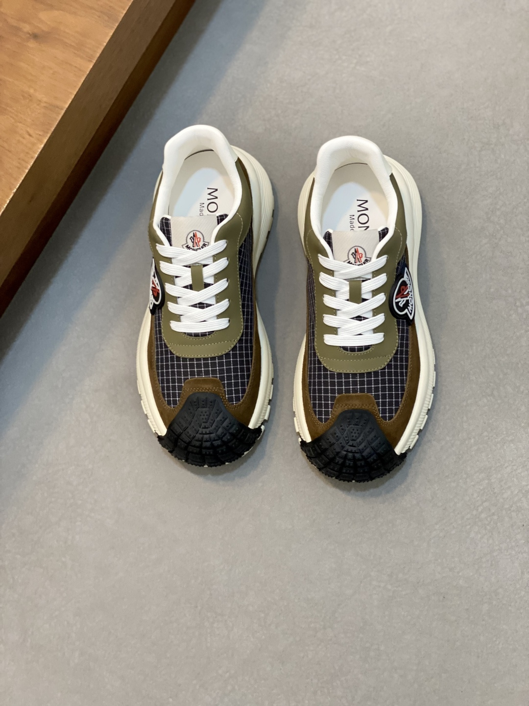 NO:356962,Moncler cover men's shoes and sneakers, imported breathable mesh, neoprene rubber, various materials are spliced ​​together. The upper is designed with shoelaces and rubber inserts, the heel Moncler logo, and the outsole is made of TPU + rubber + high elastic rubber foam combination. It has high elasticity and high wear resistance and improves comfort. It is worth buying whether it is the upper or color design!  Size39-44 (38 45 custom made), Moncler, sneakers19860909Moncler蒙口 男鞋运动鞋,进口透气网面、氯丁橡胶 各种材质拼接打造,鞋面采用鞋带和橡胶嵌件设计,后跟Moncler标志,大底采用TPU+橡胶+高弹橡胶发泡组合成型,具有高弹性高耐磨性,提高舒适性,无论是鞋面还是颜色设计都值得入手！Size39-44（38 45定做）,,Moncler,sneakers,Men's shoes