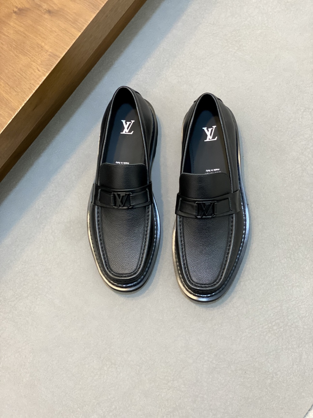 NO:223367,Brand LOUIS VUITTON original color matching number 39-44 customized 38.45. Price Material new Louis Vuitton casual leather shoes original quality Top version uses top layer cowhide design simple and elegant Goodyear exquisite hand-pulled wire to make the shoes more secure Original version Rubber foam sole stylish and comfortable, Louis Vuitton leather shoes, louis vuitton, louis vuitton, cowhide19860909品牌LOUIS VUITTON 颜色原版配色 码数39-44订做38.45. 价格 材质路易威登新款 休闲皮鞋原单品质 顶级版本采用头层牛皮设计简单大方不失优雅固特异精致手工拉线使鞋子更加牢固原版 橡胶 发泡大底 上脚 有型 舒适,路易威登 皮鞋,louis vuitton,louis vuitton,cowhide,Men's shoes