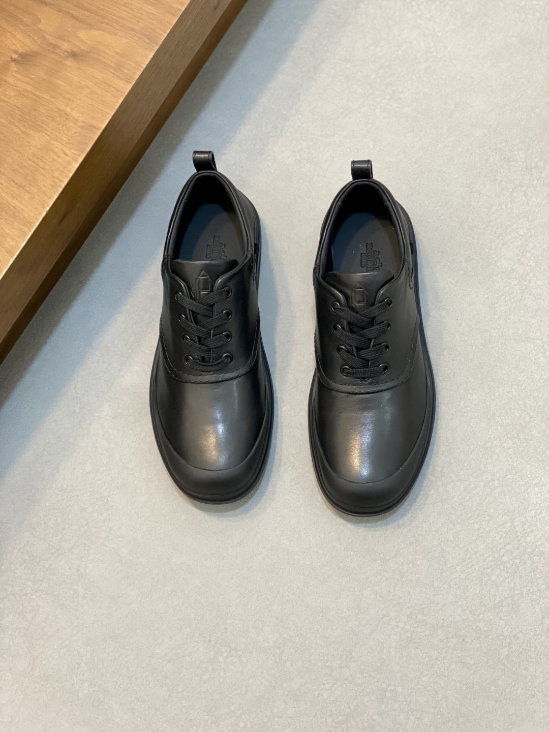 NO:338597,H counter new men's casual loafers, the fabric is made of Korean imported cowhide comfort material spliced ​​calf leather, lightweight EVA original outsole, Labang last method to create a very light, vibrant and fashionable style!  Size38-44 (45 46 customized), Hermes casual shoes, hermes, loafers, cowhide19860909H专柜新款男士休闲乐福鞋,面料采用韩国进口牛皮舒适材质拼接小牛皮,轻质EVA原版大底,拉邦套楦做法 打造非常轻盈活力时尚风格！ Size38-44（45 46定做）,爱马仕 休闲鞋,hermes,loafers,cowhide,Men's shoes