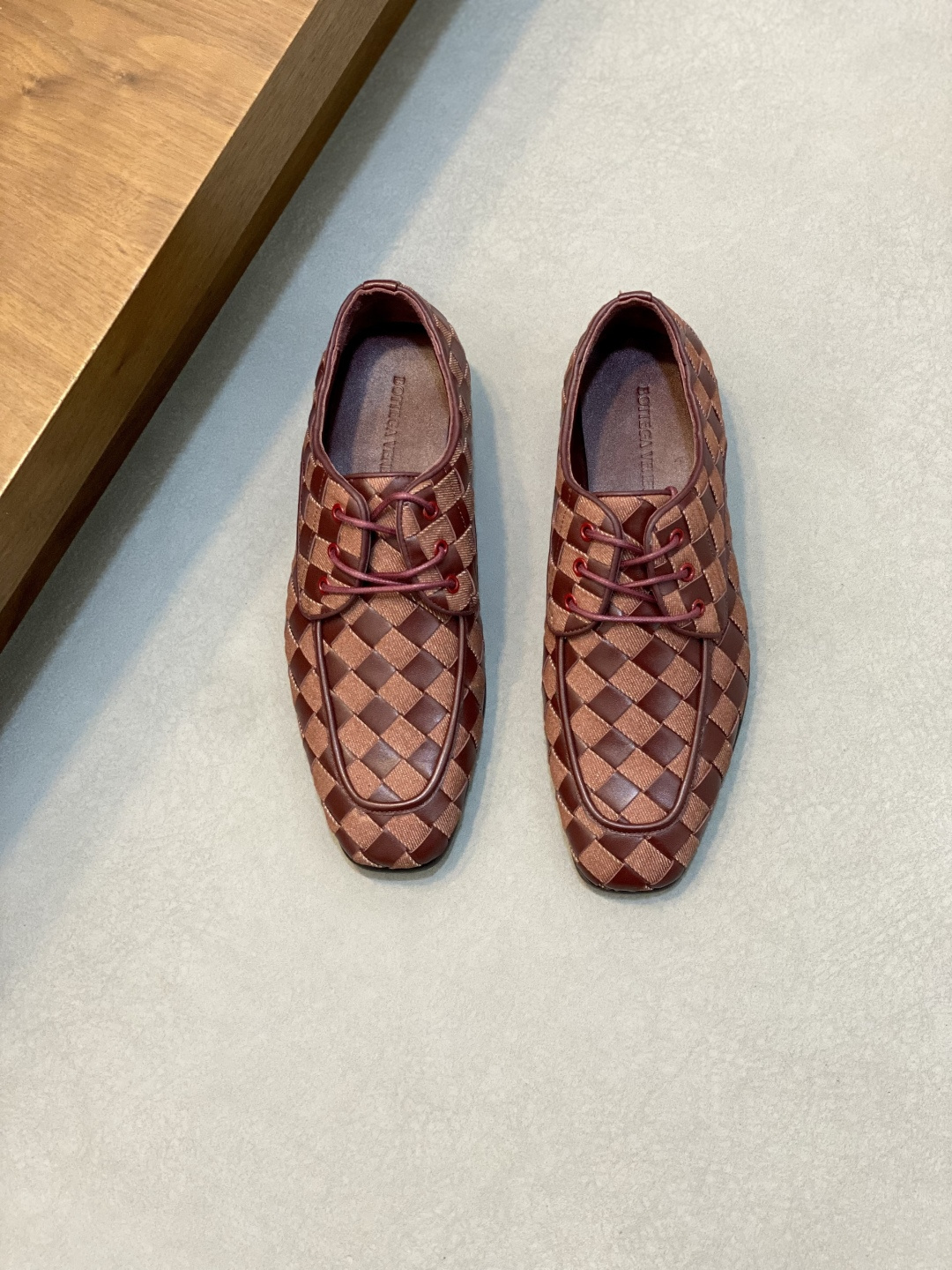 Bottega Veneta Woven Leather Oxford Shoes - Handcrafted Italian Style