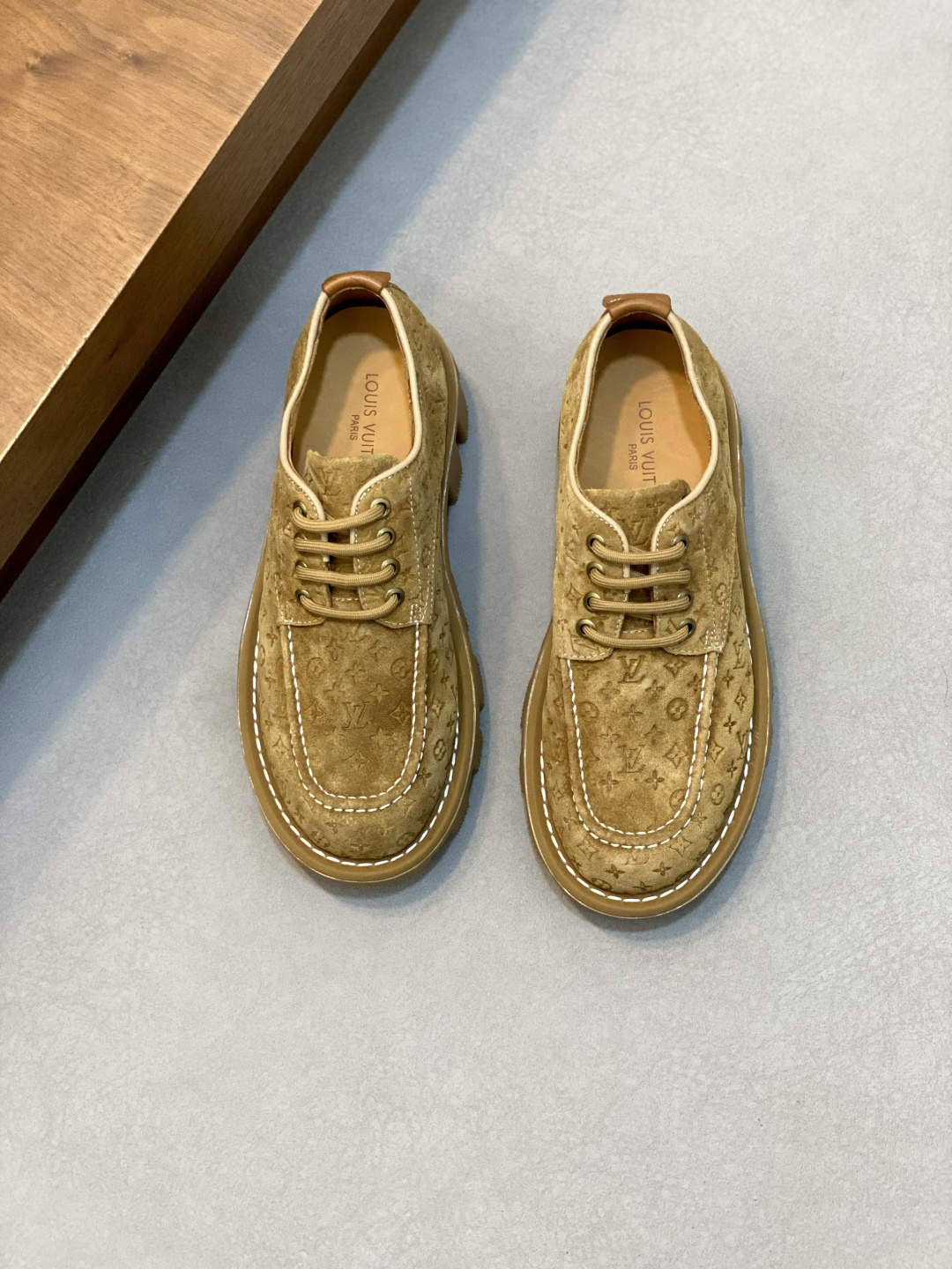 NO:337982,L.v~High-end men's formal casual leather shoes, classic style, high-end and atmospheric, made of imported cowhide, calfskin breathable inner lining, wear-resistant rubber outsole, top quality!  Size38-46 (38, 45, 46 customized) 01114, Louis Vuitton leather shoes, louis vuitton, cowhide19860909L.v~高端男士正装休闲皮鞋,经典款,高端大气,进口牛皮打造,小牛皮透气内里,耐磨橡胶大底,顶级品质！ Size38-46（38、45、46 订做）01114,路易威登 皮鞋,louis vuitton,cowhide,Men's shoes