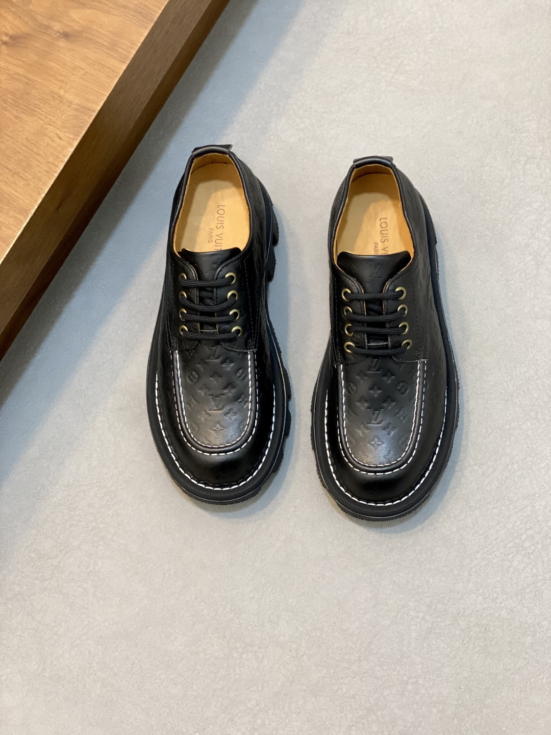 NO:337991,L.v~High-end men's formal casual leather shoes, classic style, high-end and atmospheric, made of imported cowhide, calfskin breathable inner lining, wear-resistant rubber outsole, top quality!  Size38-46 (38, 45, 46 customized), Louis Vuitton leather shoes, louis vuitton, cowhide19860909L.v~高端男士正装休闲皮鞋,经典款,高端大气,进口牛皮打造,小牛皮透气内里,耐磨橡胶大底,顶级品质！ Size38-46（38、45、46 订做）,路易威登 皮鞋,louis vuitton,cowhide,Men's shoes