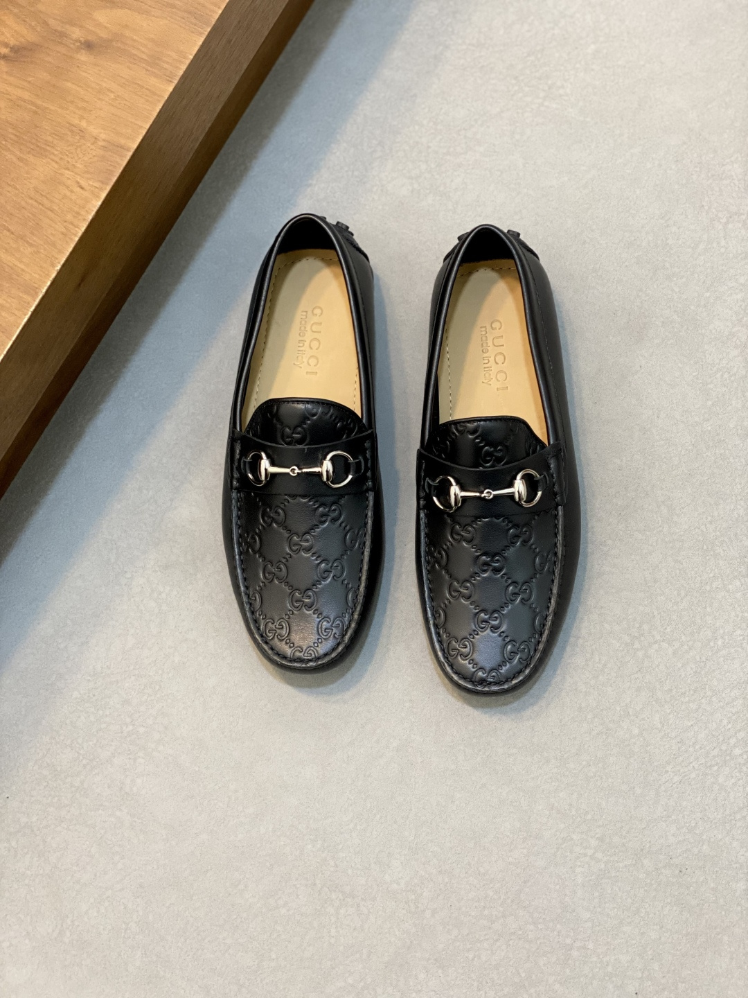 NO:339401,[Guchi GUCCI] (High-end Niuli) New Gucci* - Guchi Beanie Shoes!  Use imported original cowhide, with the inner layer of comfortable cowhide inner!  Original wear-resistant rubber outsole!  High-quality quality!  Number of codes 39-44 (38, 45 customized), Guqi-Doudou shoes, gucci, cowhide19860909【古奇 GUCCI】 (高端牛里) 新款Gucci*——古奇豆豆鞋！选用进口原版牛皮,内里头层舒适牛皮内里！原版耐磨橡胶大底！高品质精品！码数39-44（38、45订做）,古奇-豆豆鞋,gucci,cowhide,Men's shoes