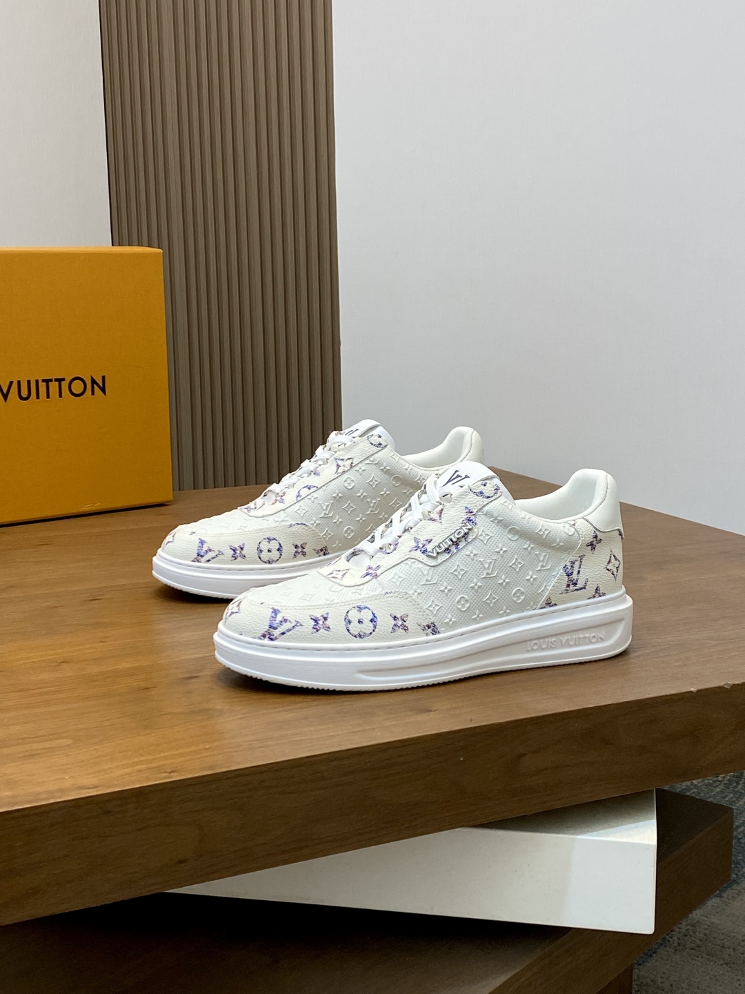 Louis Vuitton Men's White Leather Monogram Casual Sneakers Shoes 4 cmp i1747935882364 3814 0 2