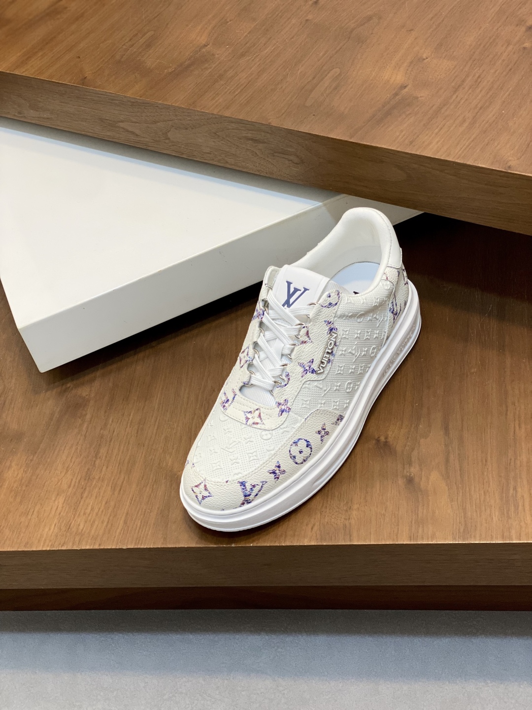 Louis Vuitton Men's White Leather Monogram Casual Sneakers Shoes 7 cmp i1747935882378 3334 0 5