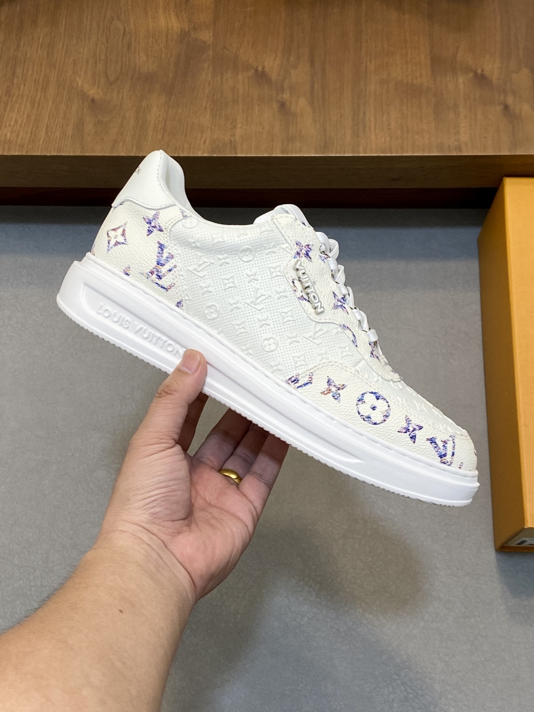 Louis Vuitton Men's White Leather Monogram Casual Sneakers Shoes 5 cmp i1747935882387 8281 0 3