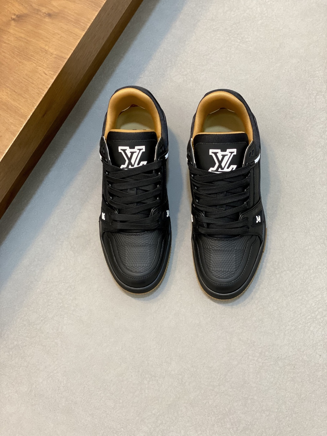 NO:339354,Brand LOUIS VUITTON original color matching code number 38-45 customized 38.45.46 price Material new Louis Vuitton men's casual shoes!  High-quality Labon craft upper is made of cowhide with original material LV Comfortable breathable mesh cloth Neli mesh cloth footbed style Simple and atmospheric LV original outsole, Louis Vuitton, louis vuitton, louis vuitton, louis vuitton, louis vuitton, cowhide19860909品牌LOUIS VUITTON 颜色原版配色 码数38-45定做38.45.46 价格 材质路易威登新款 男士 休闲鞋！高品质拉邦工艺鞋面采用牛皮搭配原版材质LV 舒适透气网布内里网布垫脚版型时尚 简单大气LV原版大底,路易威登,louis vuitton,louis vuitton,louis vuitton,cowhide,Men's shoes