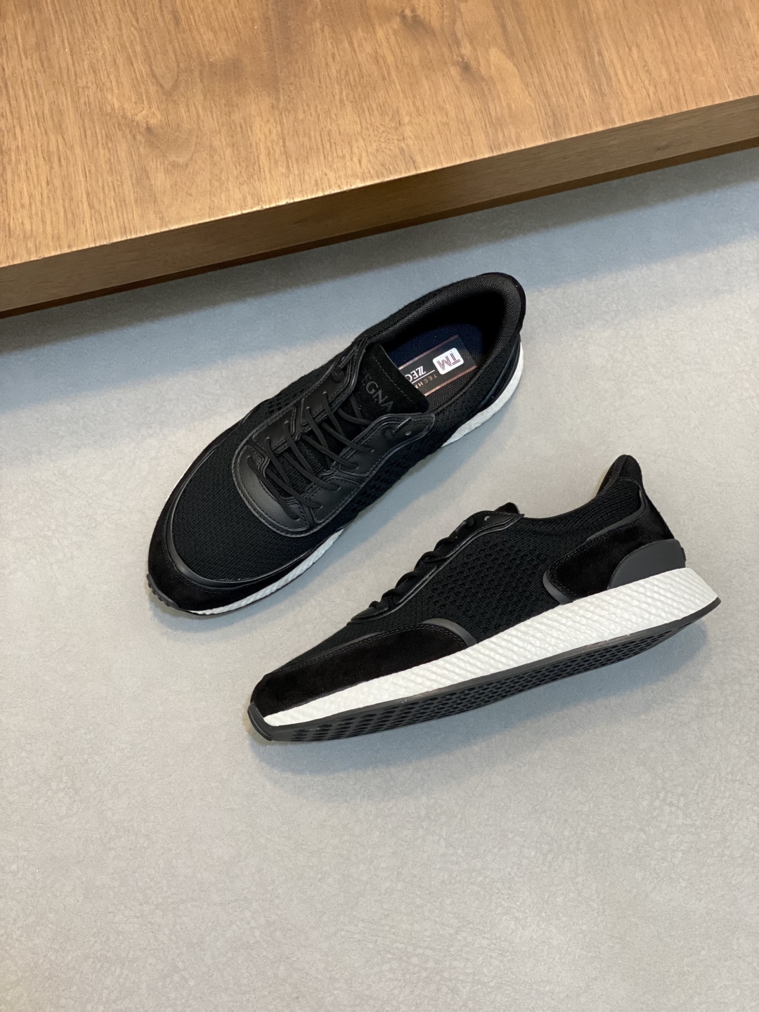ZZegna/Zegna actualización única original Piuma en italiano se refiere a la "pluma", destacando plen
