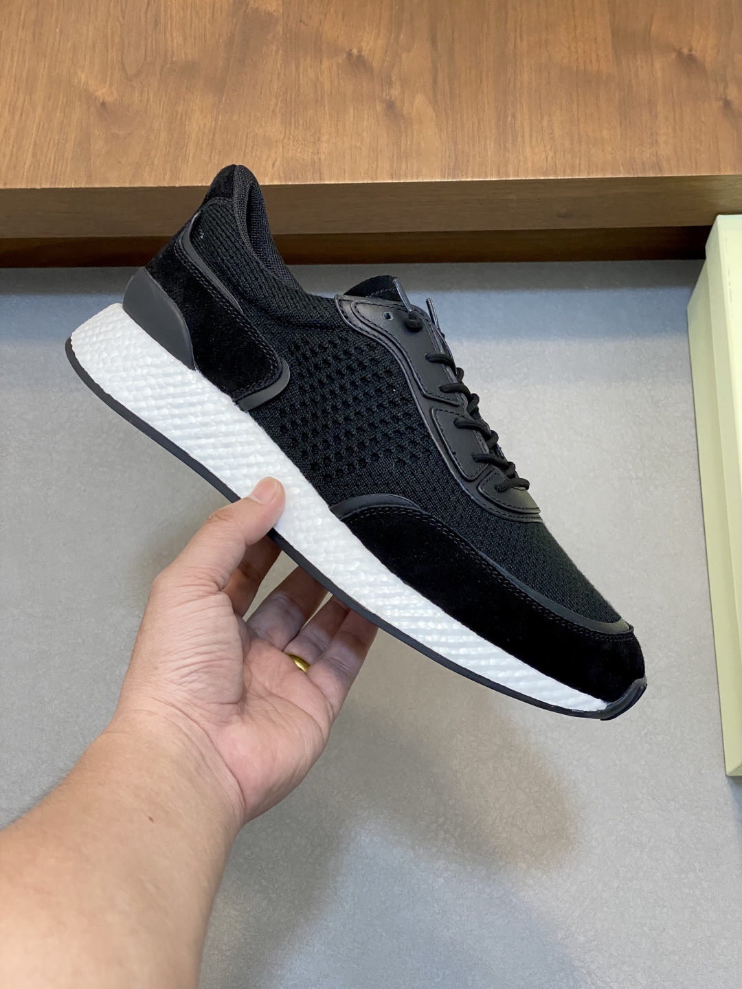 ZZegna/Zegna actualización única original Piuma en italiano se refiere a la "pluma", destacando plen