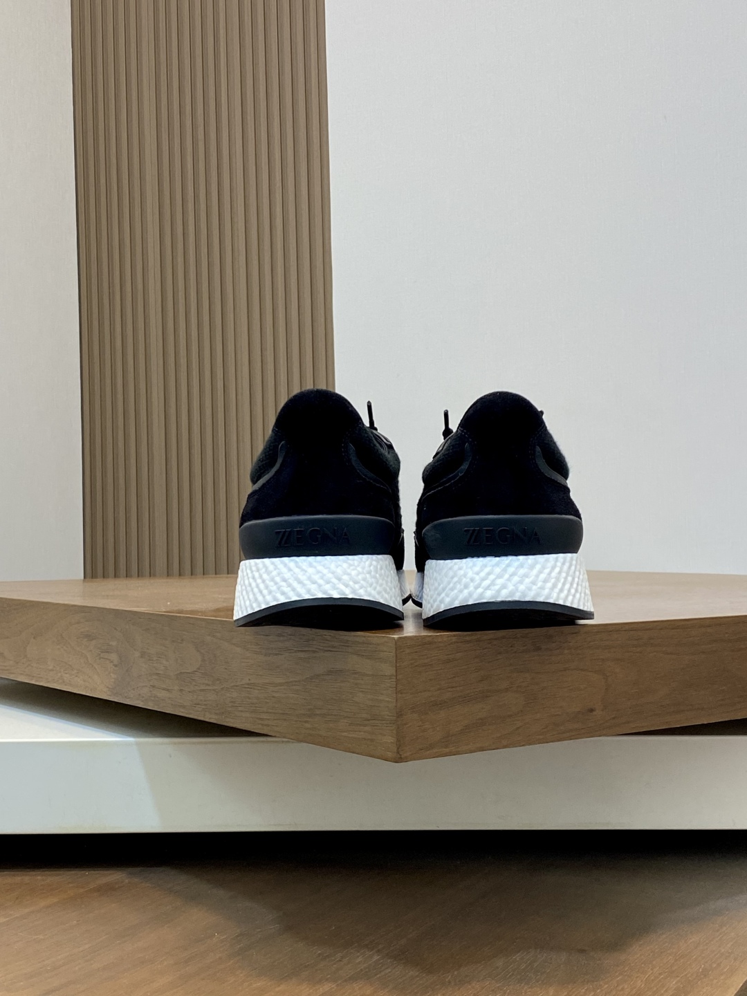ZZegna/Zegna actualización única original Piuma en italiano se refiere a la "pluma", destacando plen