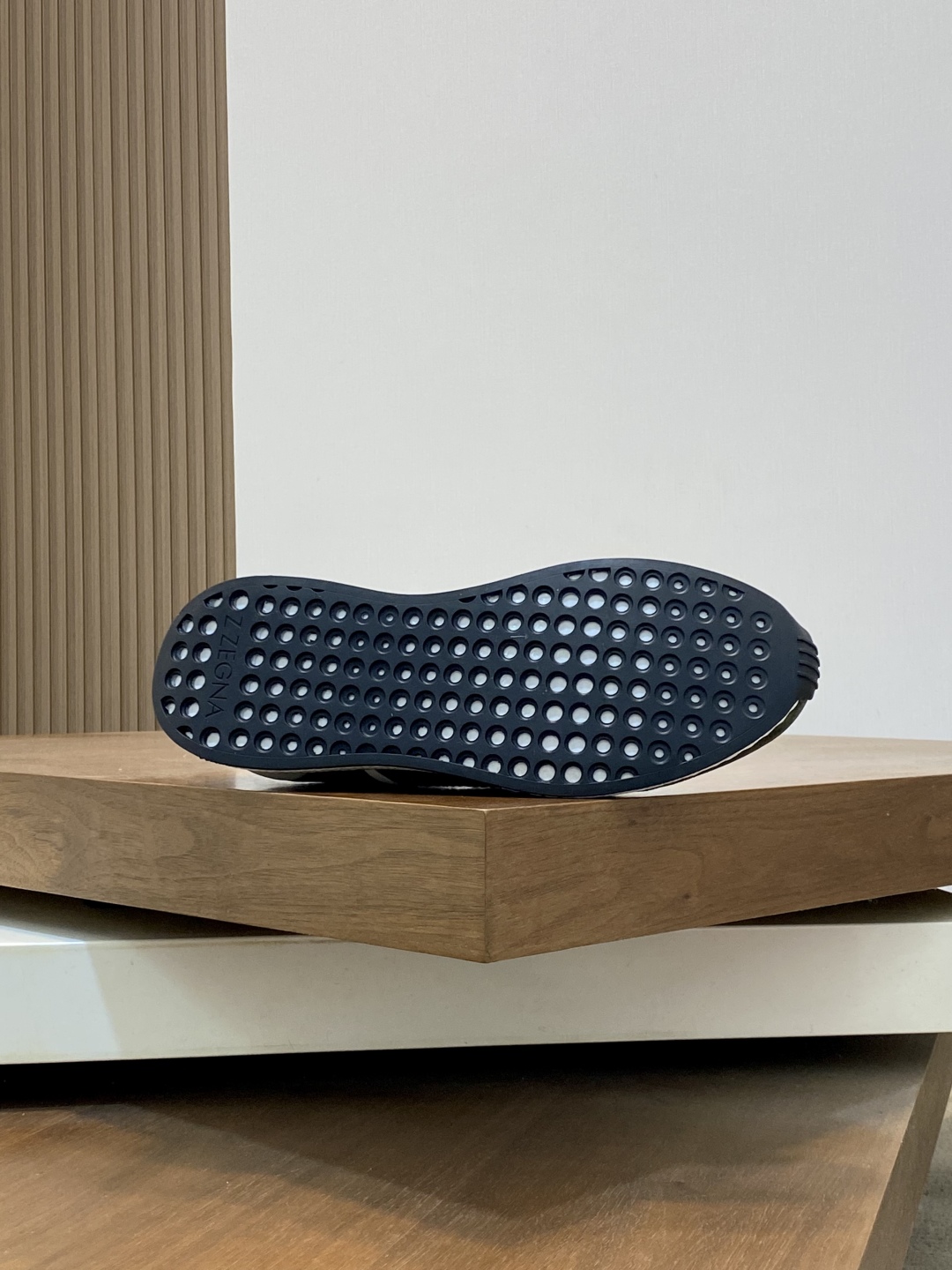 ZZegna/Zegna actualización única original Piuma en italiano se refiere a la "pluma", destacando plen