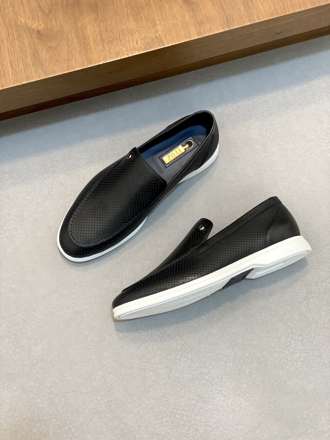 ZILLI Zapatos franceses de lujo para hombre ZILLI La sencillez está en el ojo del que mira. ‼Dios y 