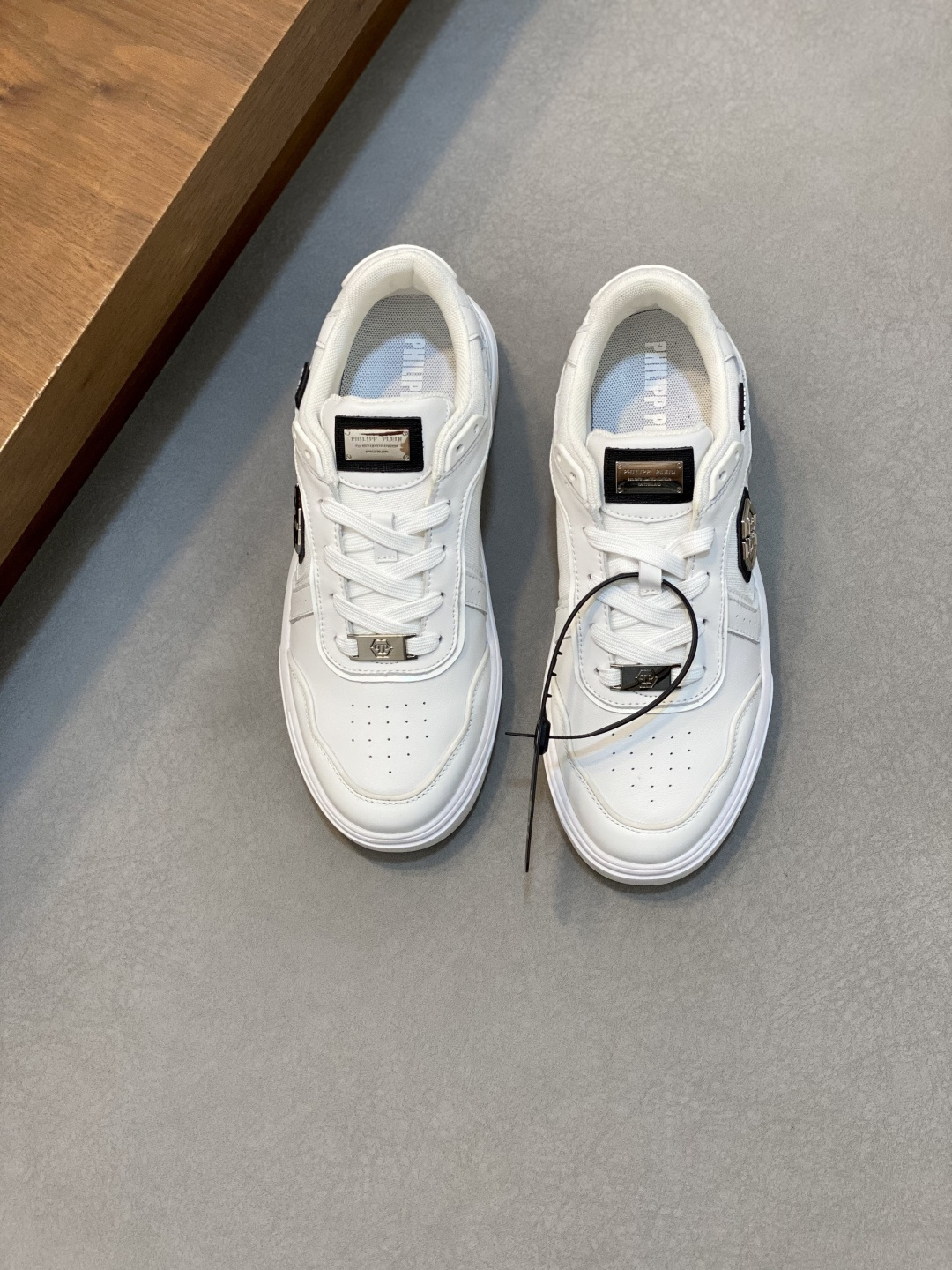 NO:338320,PHILIPP PLEIN-Philipp PLEIN, German trendy men's low-top shoes, cowhide upper design, upper leather and cowhide, breathable cloth inner lining. It looks good and matched. It has a super light sole, and the foot feels comfortable!  Size39-45 (38.46 customized), qp Philip casual shoes, PHILIPP PLEIN, cowhide19860909PHILIPP PLEIN-菲利普普莱茵,德国潮牌男士低帮板鞋,牛皮鞋面设计,鞋面皮牛皮打造,透气布内里.好看好搭.超轻大底,脚感舒适！ Size39-45（38.46定做）,qp 菲利普 休闲鞋,PHILIPP PLEIN,cowhide,Men's shoes