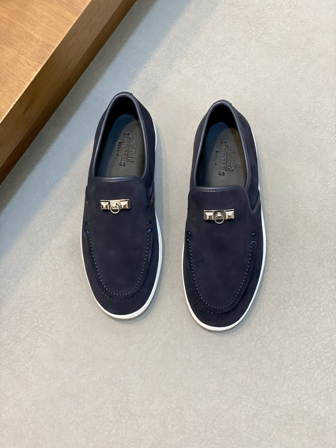 NO:338889,H counter new men's casual loafers, fabrics are made of high-tech original materials and top layer cowhide leather with a variety of comfortable materials, lightweight EVA original sole, Labang last method to create a very lightweight, vibrant and fashionable style!  Size39-44 (38 45 customized), Hermes casual shoes, hermes, loafers, cowhide19860909H专柜新款男士休闲乐福鞋,面料采运高技原版材料和头层牛皮拼接多种舒适材质,轻质EVA原版大底,拉邦套楦做法 打造非常轻盈活力时尚风格！ Size39-44（38 45 定做）,爱马仕 休闲鞋,hermes,loafers,cowhide,Men's shoes