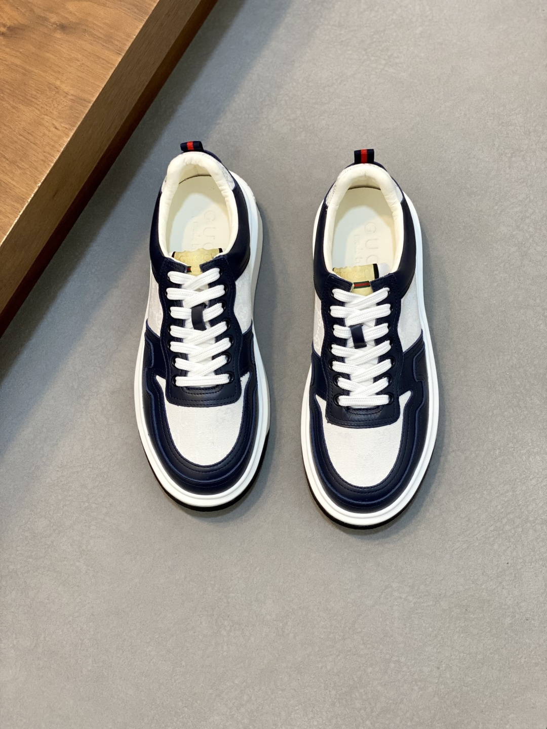 NO:346725,G Top Purchase Ancient Street Fried Street Men's God's Counter is available at the same time for sale. Original configurations are available in Italy imported original cowhide with logo fabric, high-quality splicing complex craftsmanship, imported comfortable cowhide inner cowhide footbed, original soles are specially supplied with original soles, super comfortable, original order goods, high-quality, you can enter and exit the counter at will, welcome to compare the counter synchronization, number 38-44 (order 45),, cowhide19860909G 顶级代购 古 炸街男神专柜同步发售原厂配置,意大利进口原版牛皮搭配标志布面料,高品质拼接复杂工艺,进口舒适牛皮内里牛皮垫脚,鞋底原厂特供原版底超级舒适,原厂跟单货 高品质,可随意进出专柜,欢迎对比专柜同步,码数 38-44（订 45）,,cowhide,Men's shoes