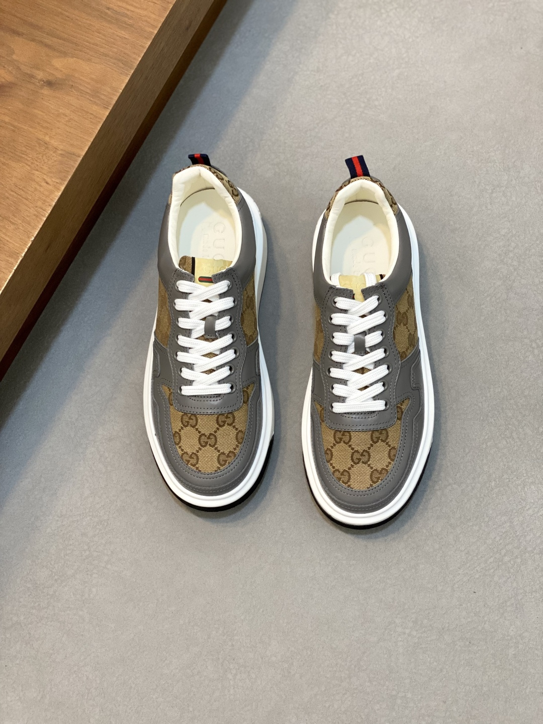 NO:338341,Brand G U C C I color original color matching code number 38-44 customized 45. Price Material Guqi counter synchronizes new casual shoes!  High quality Top version 1:1 made fashionable and trendy details impeccable with imported calfskin made of soft and comfortable cowhide inner foot feeling comfortable and superior quality original outsole, Guqi casual shoes, cowhide19860909品牌G U C C I 颜色原版配色 码数38-44定做45. 价格 材质古奇专柜同步新品休闲鞋！高品质 顶级版本1:1制作时尚潮流细节无可挑剔采用进口小牛皮制作柔软舒适牛皮内里脚感舒适品质优越原版大底,古奇 休闲鞋,cowhide,Men's shoes