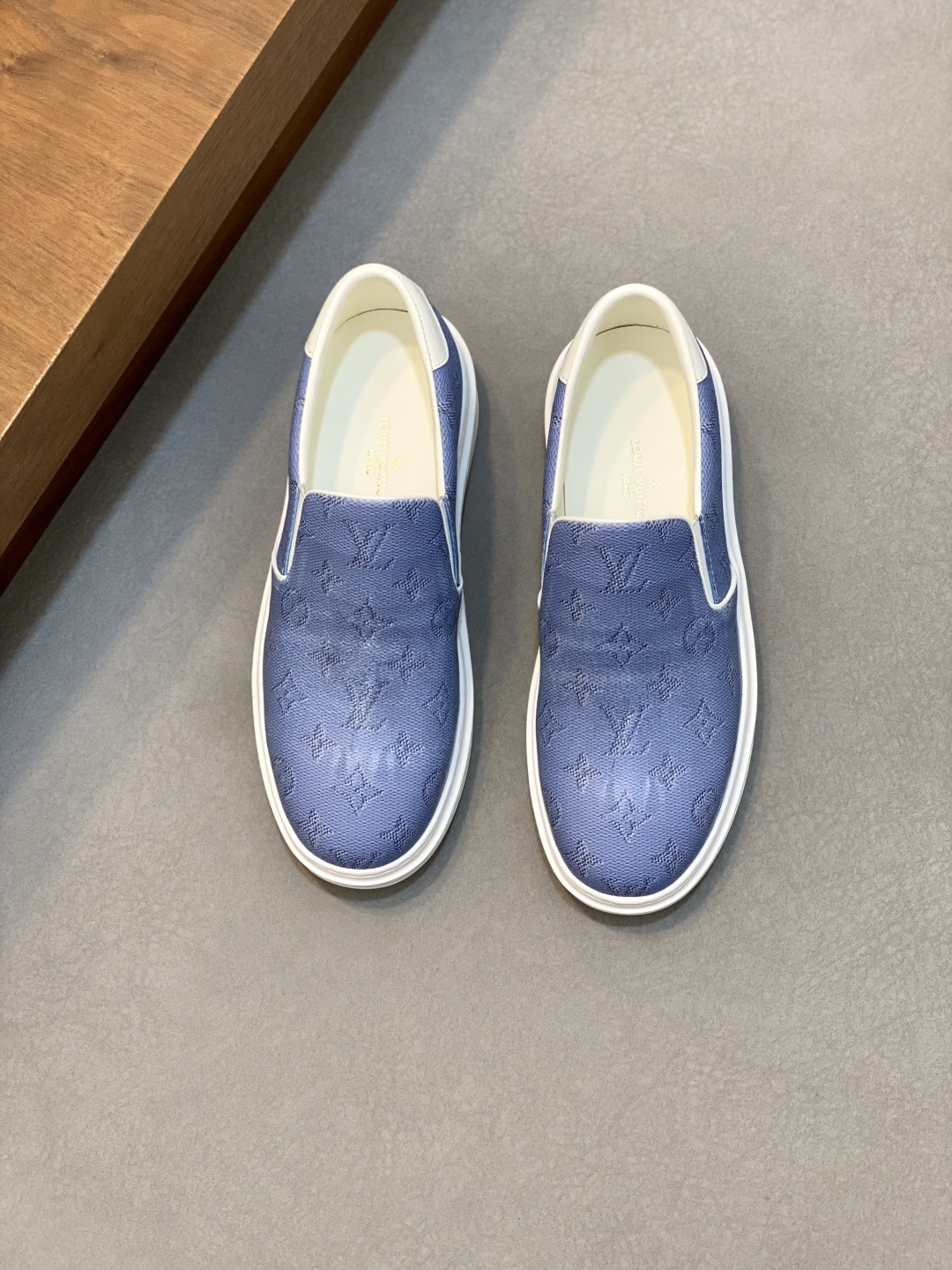 NO:339017,Brand LOUIS VUITTON original color matching code number 38-44 customized 45 price material Louis Vuitton new style casual shoes!  Original single-quality Labon craft upper adopts cowhide original printed cowhide inner style fashionable simple and atmospheric original LV outsole, Louis Vuitton, louis vuitton, louis vuitton, louis vuitton, louis vuitton, cowhide19860909品牌LOUIS VUITTON 颜色原版配色 码数38-44定做45 价格 材质路易威登新款 休闲鞋！原单品质拉邦工艺鞋面采用牛皮原版印花牛皮内里版型时尚 简单大气原版LV大底,路易威登,louis vuitton,louis vuitton,louis vuitton,cowhide,Men's shoes